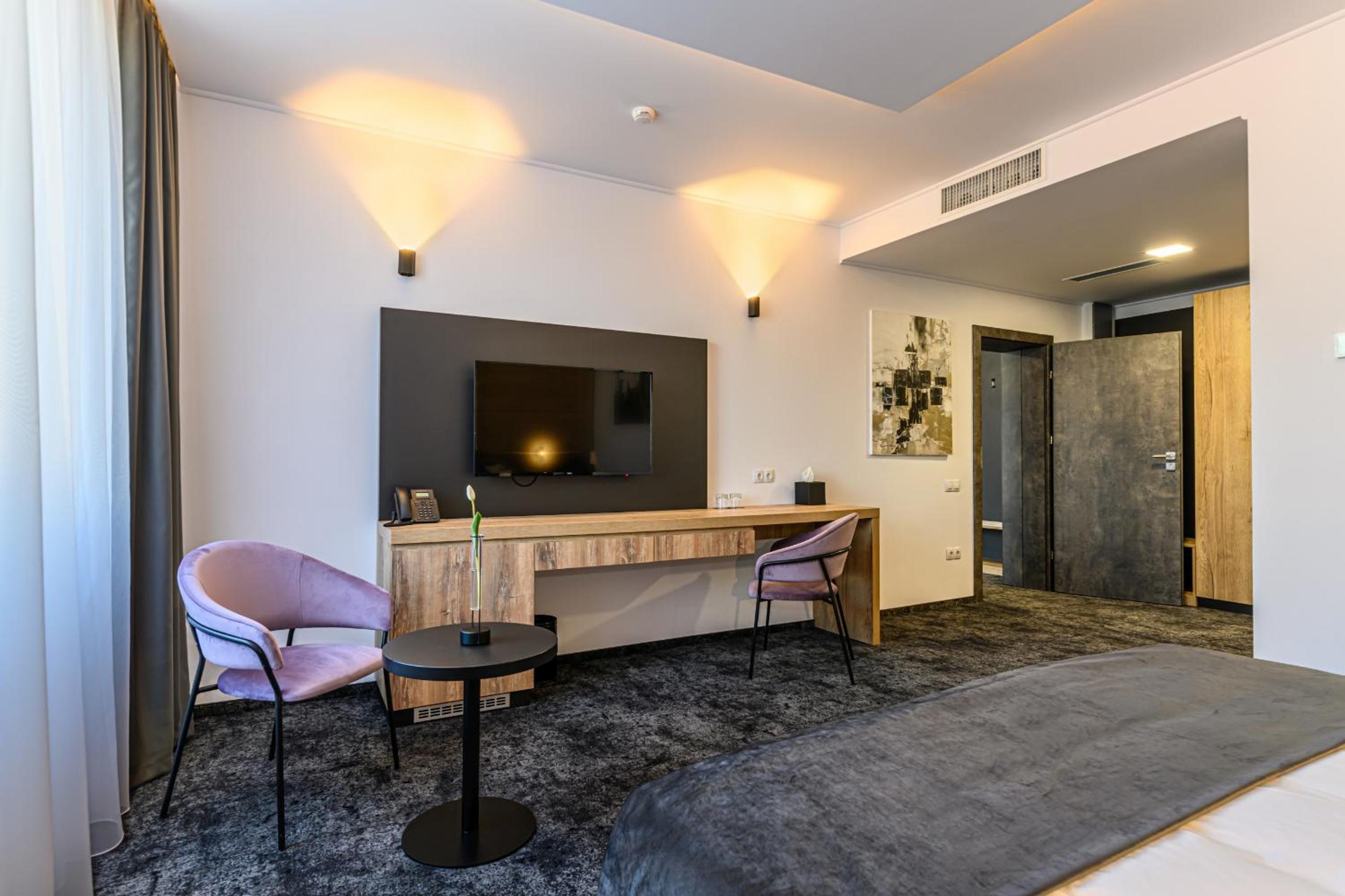 Family Senior Suite - Photo 12