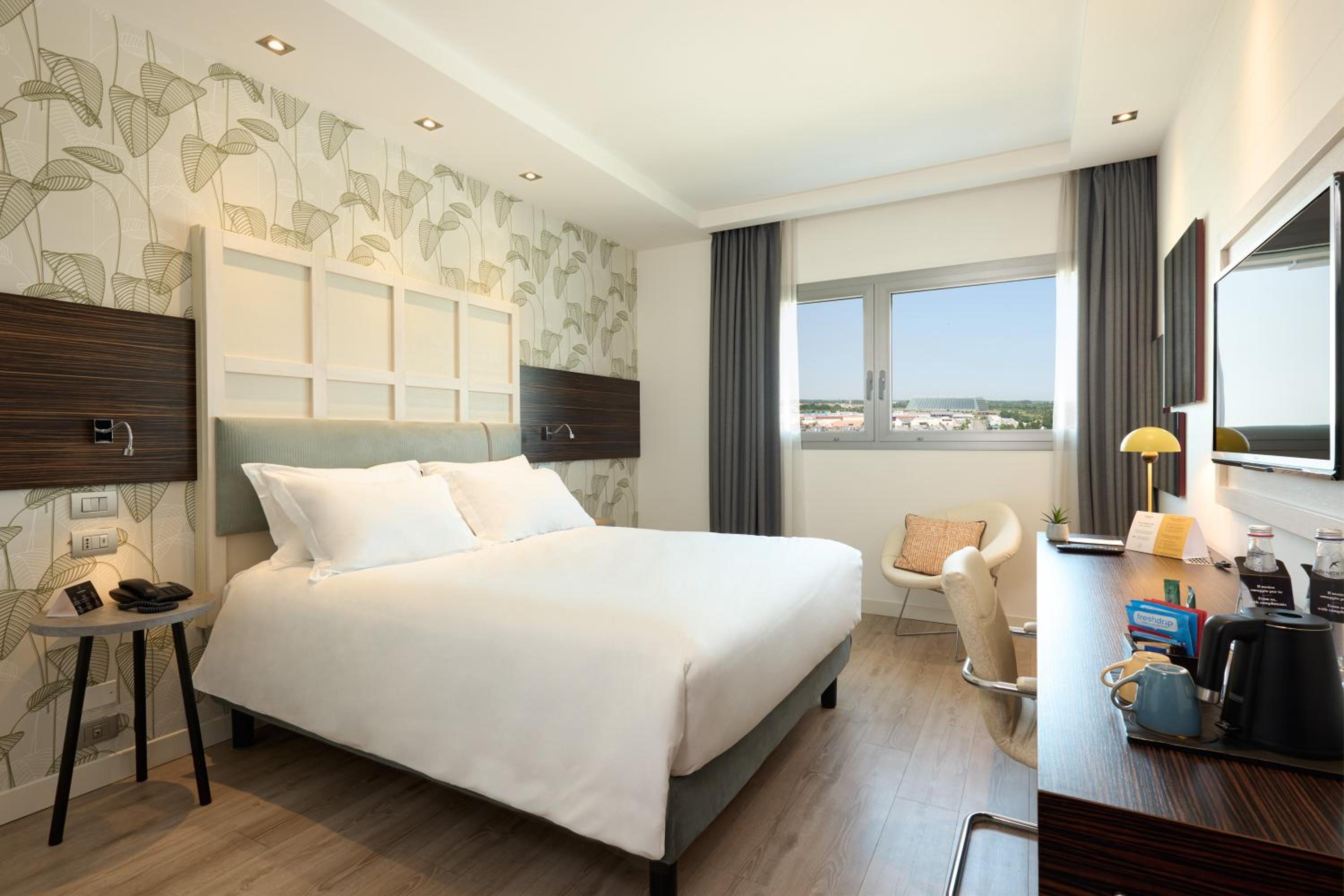 Standard Queen Room