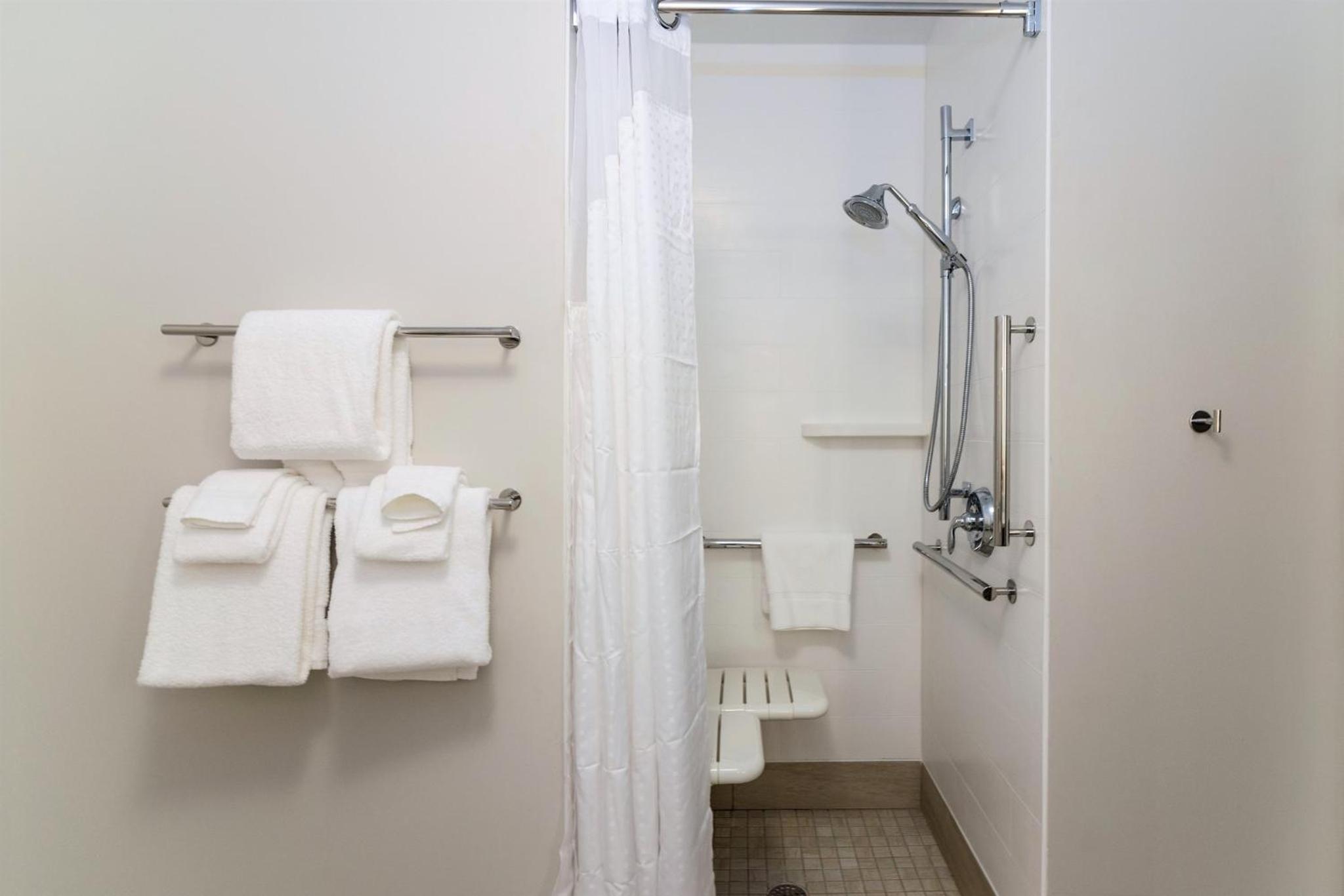 Standard King Room - Communications Accessible photo 2