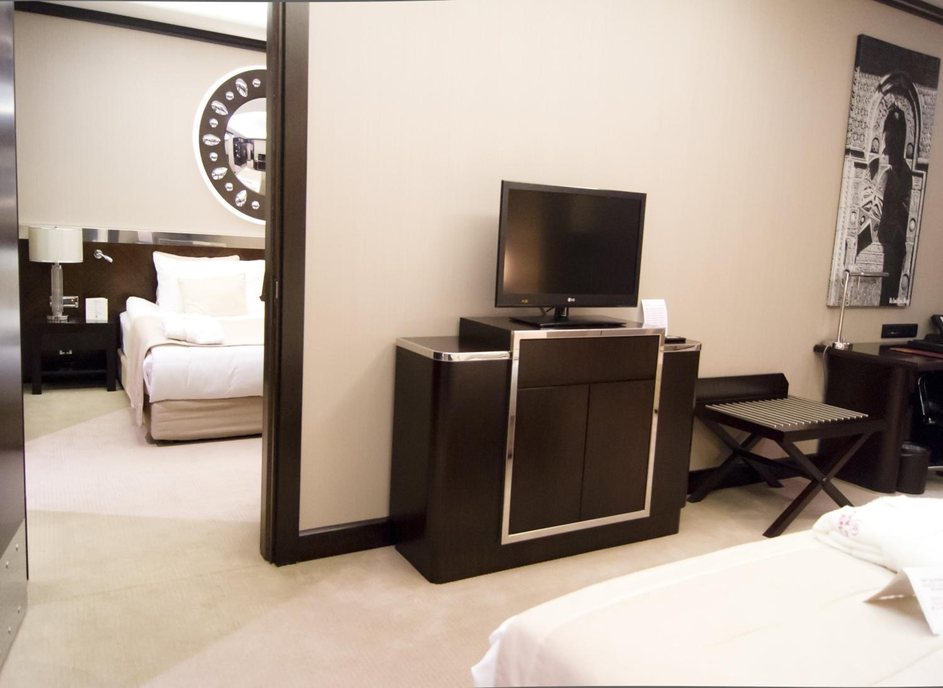 Standard King Room with City View