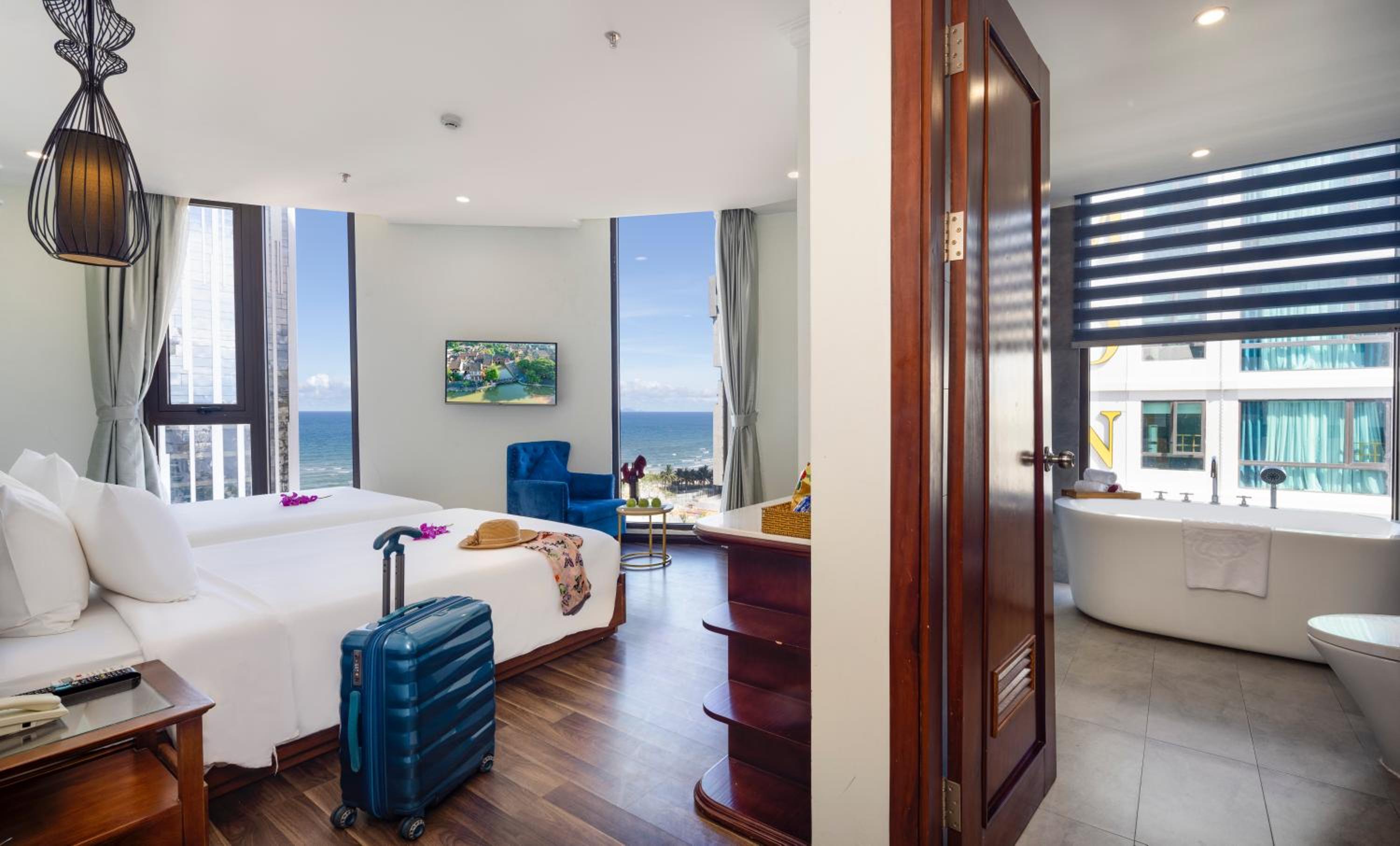 Suite Double Or Twin With Partial Sea View With Bath Tub - Photo 6