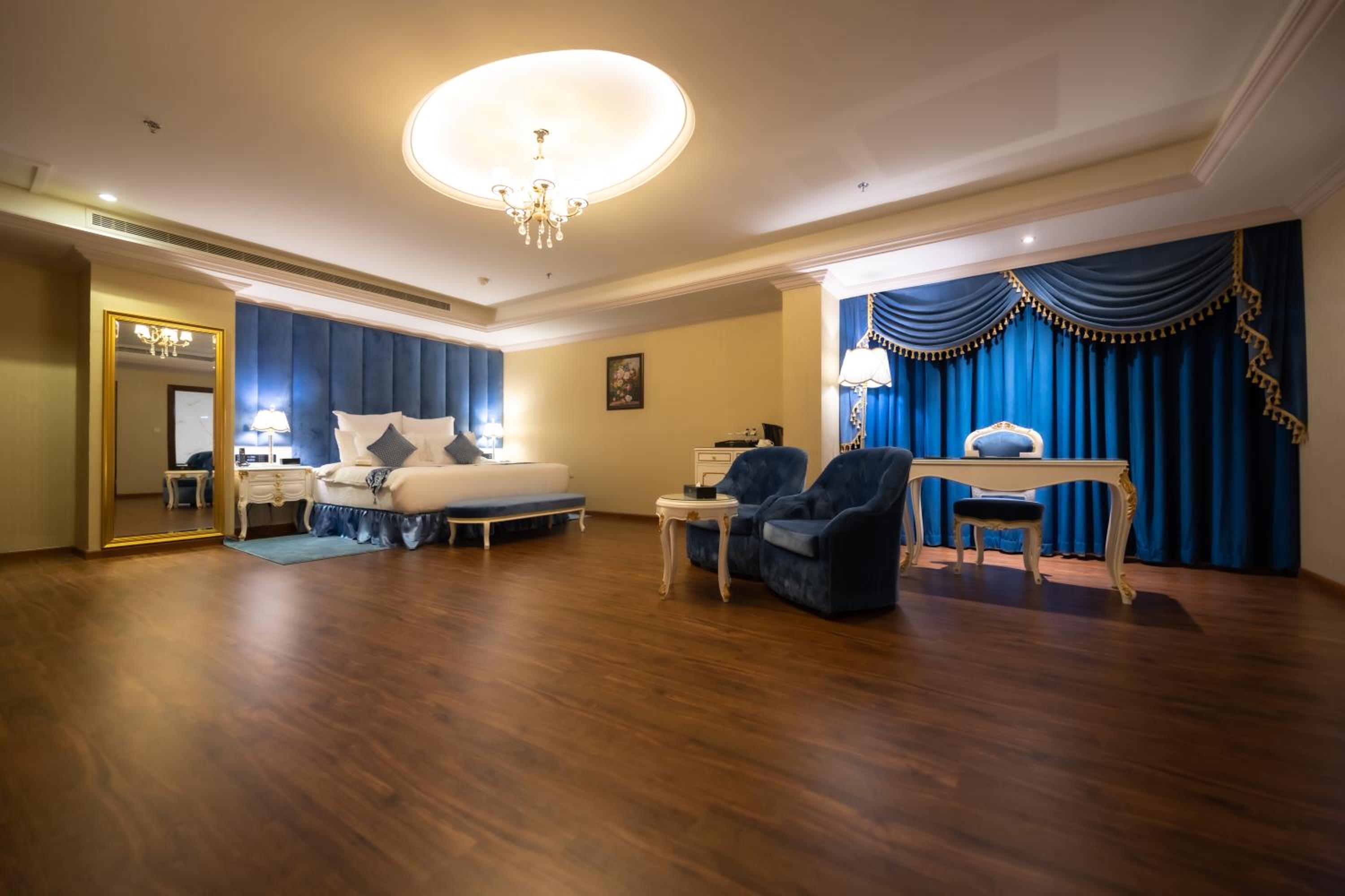 WA Club King Suite with Jacuzzi  - Photo 2