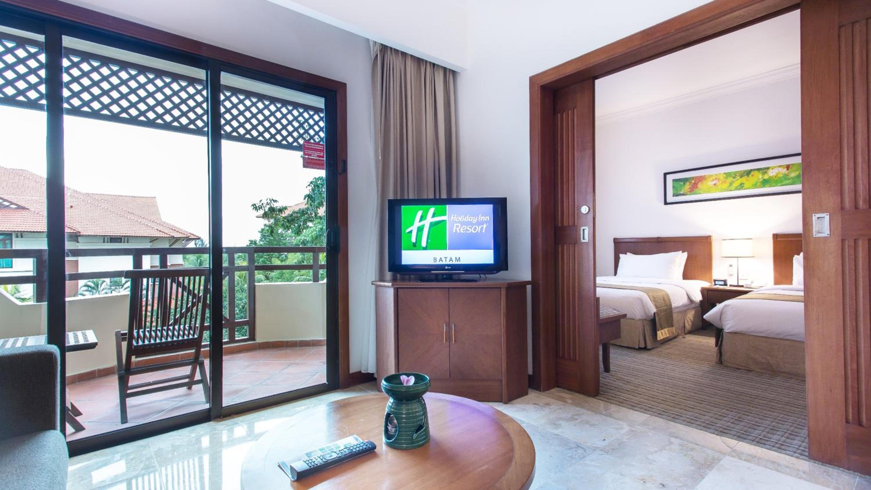 One-Bedroom Twin Suite - Photo 2