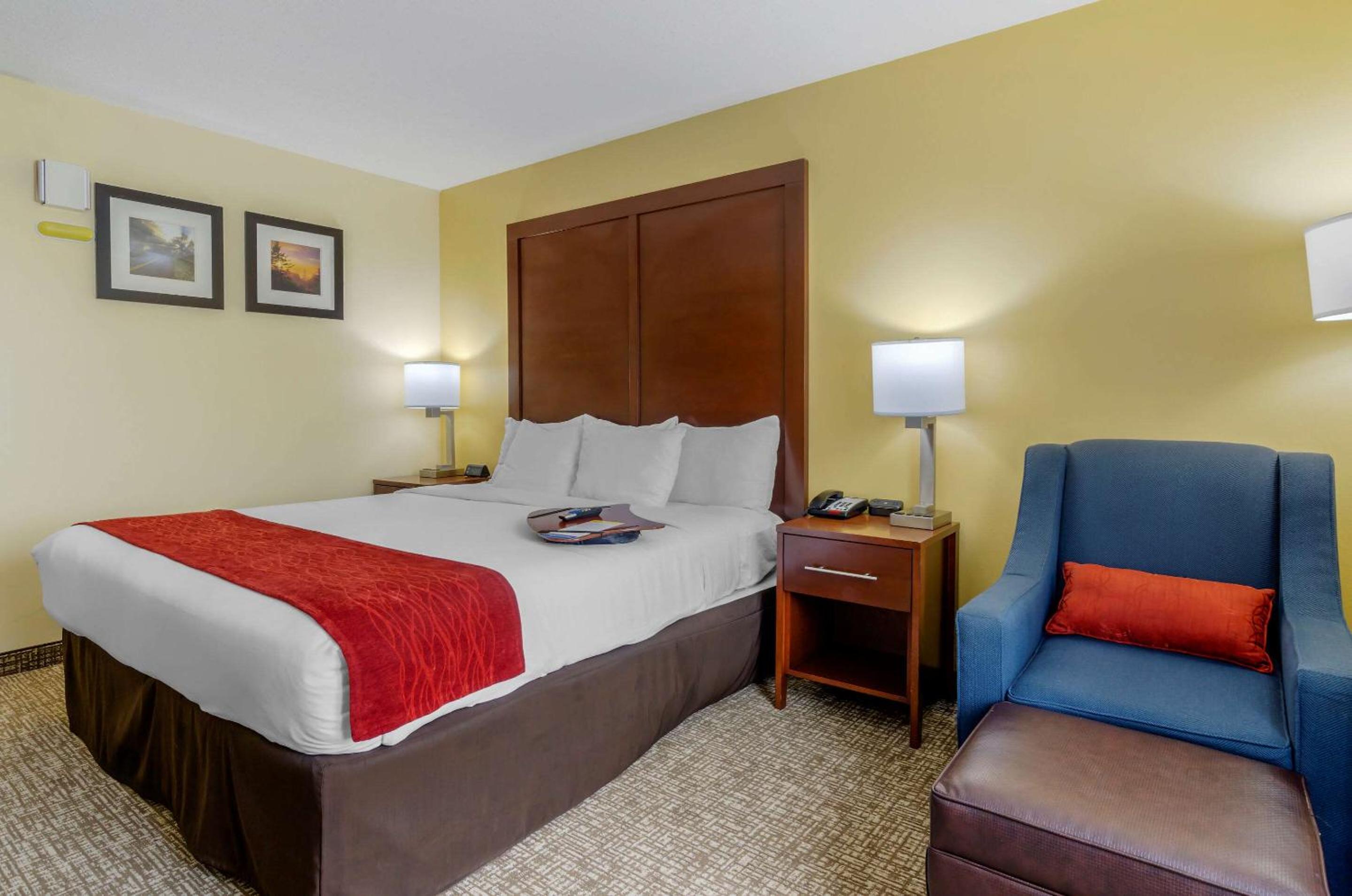 King Room - Non-Smoking - Photo 2