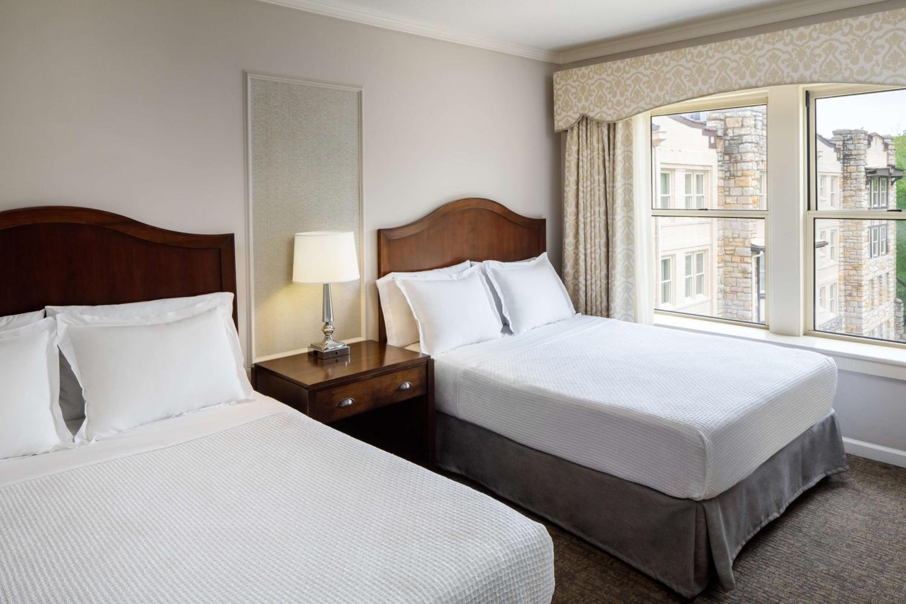 Queen Room with Two Queen Beds - Photo 2