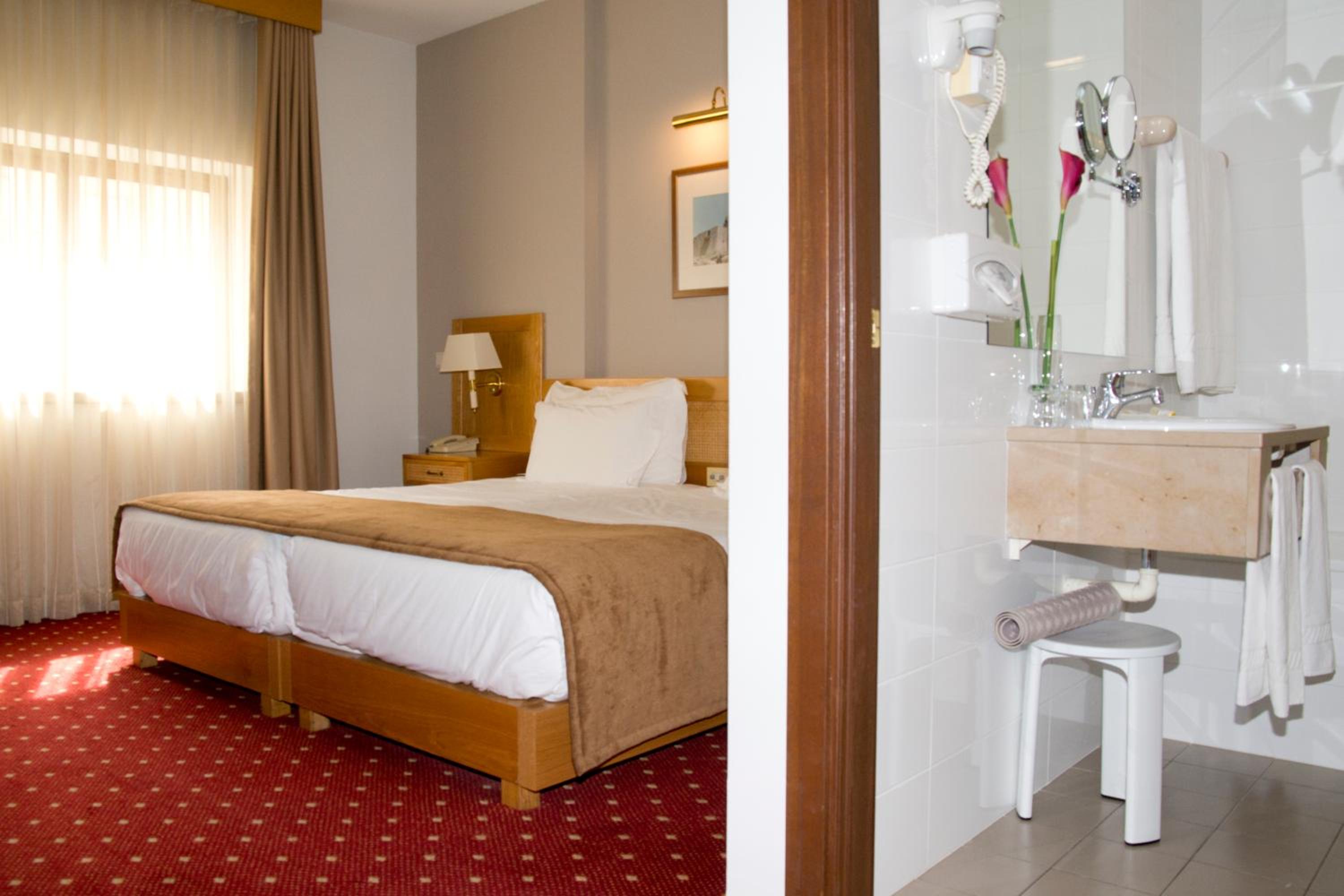 Double or Twin Room - Photo 11