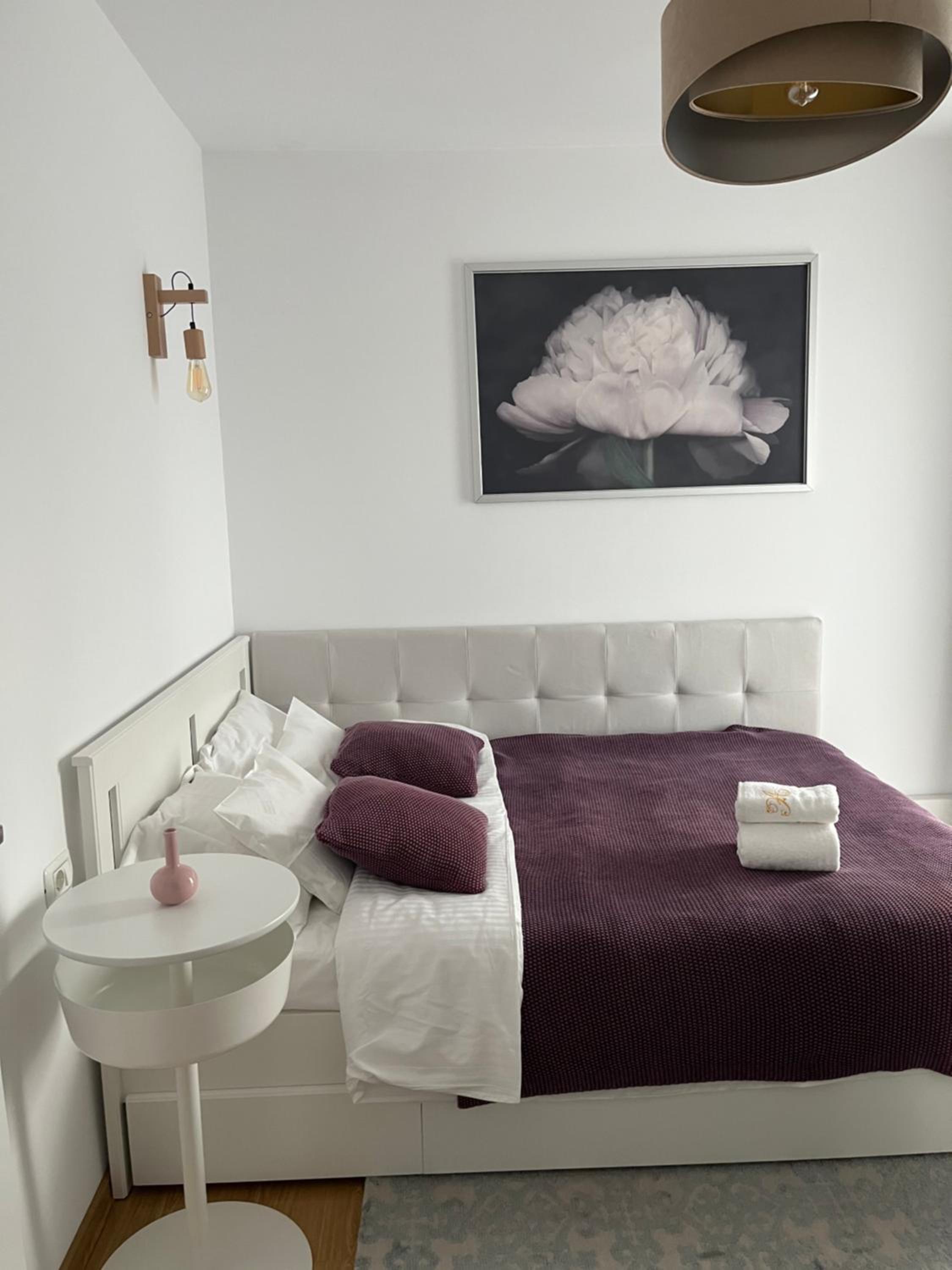 One-Bedroom Apartment - Photo 1