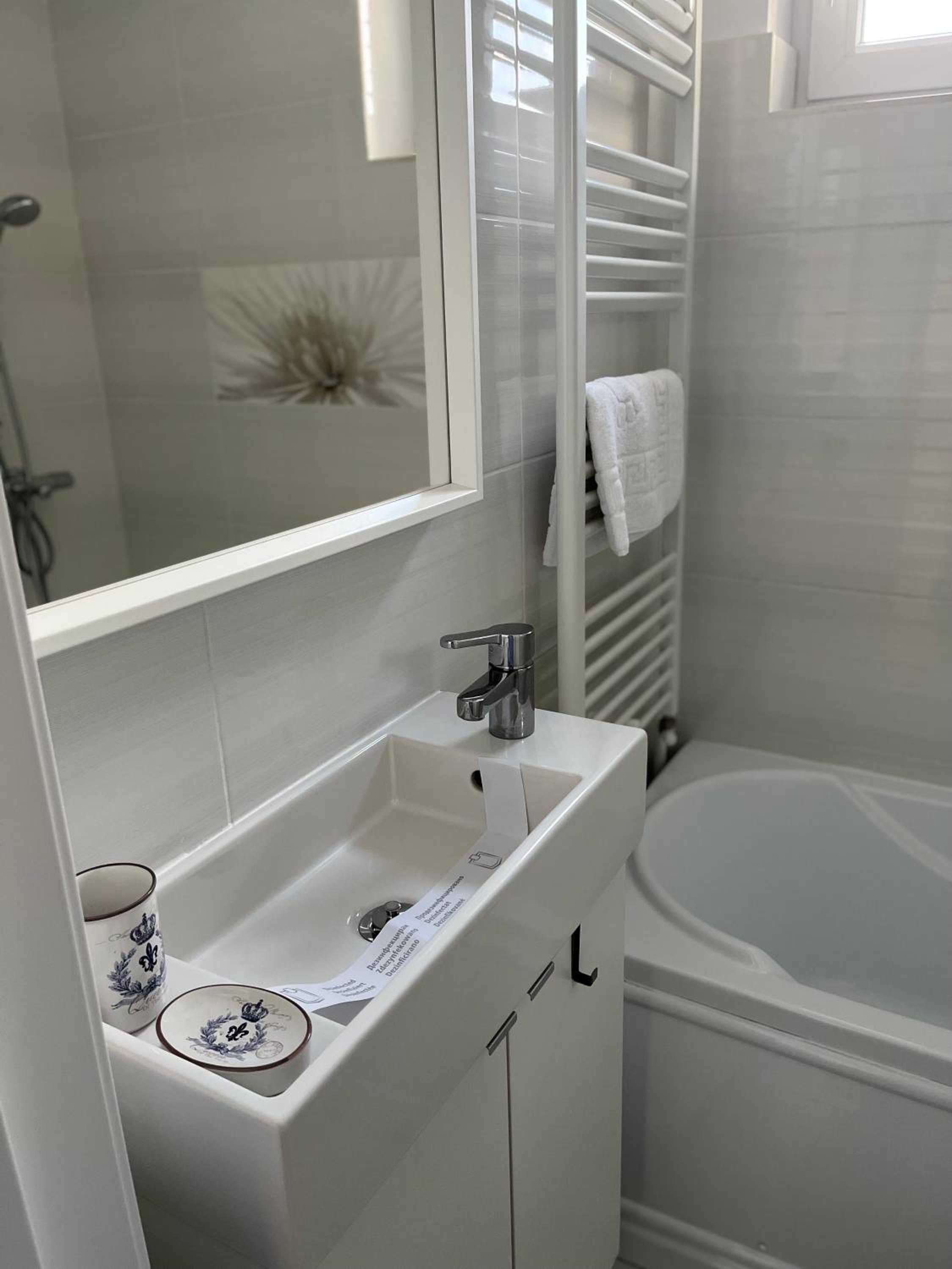 One-Bedroom Apartment - Photo 14