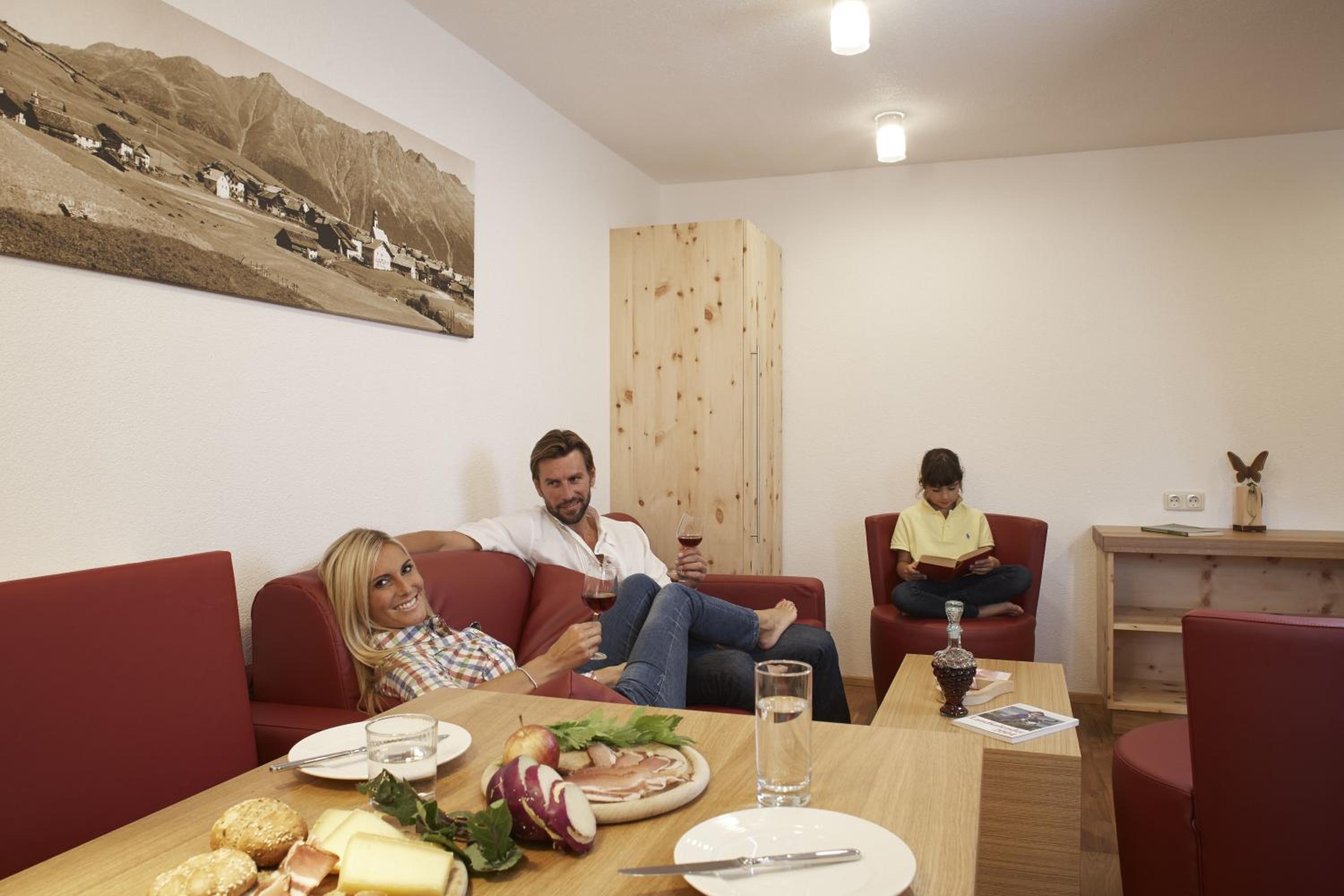One-Bedroom Apartment with Terrace photo 2
