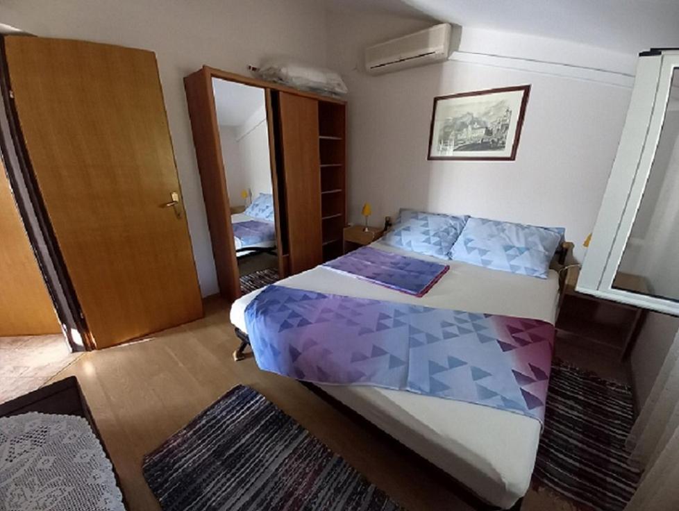 Apartment with Balcony photo 2