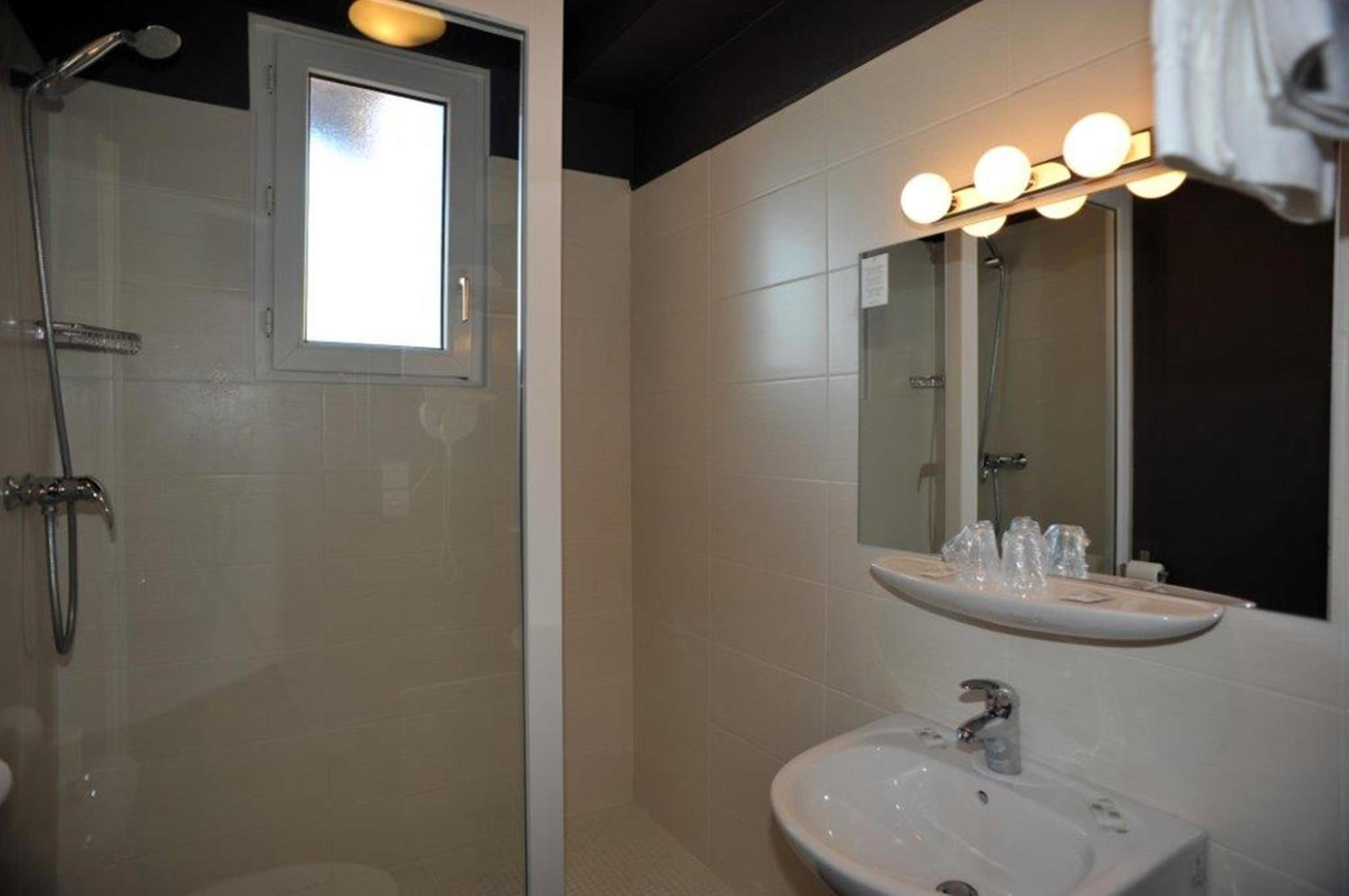 Double Room - Photo 5
