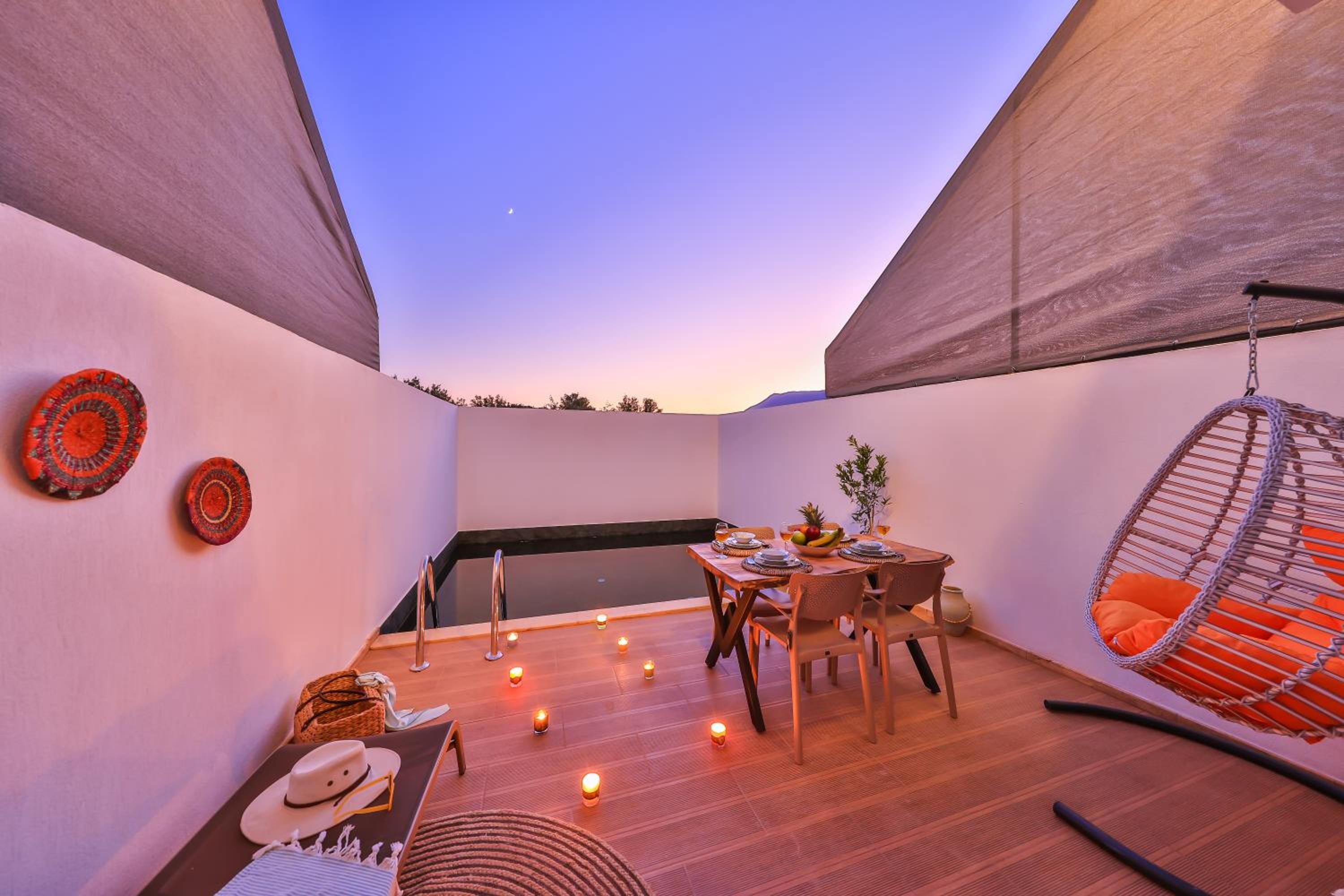Villa with Private Pool - Photo 26