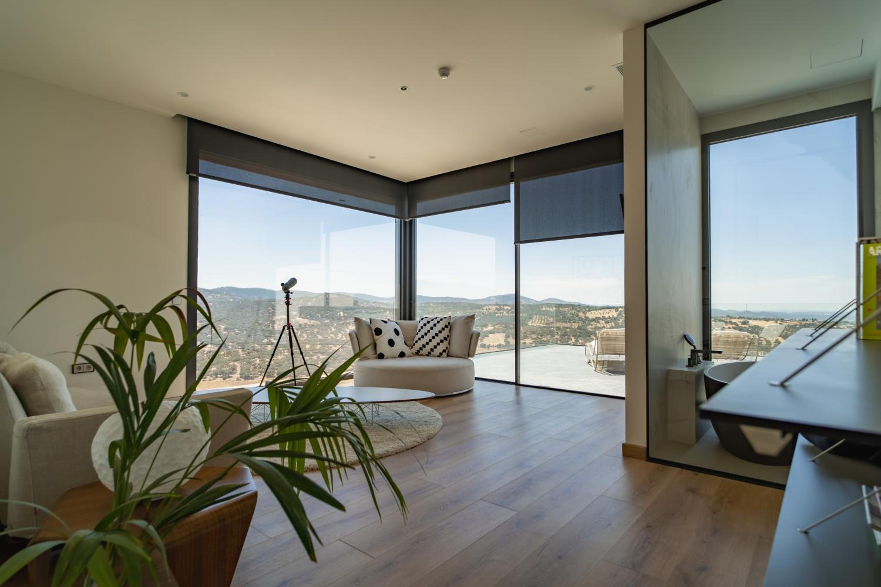 Executive Suite - Photo 14