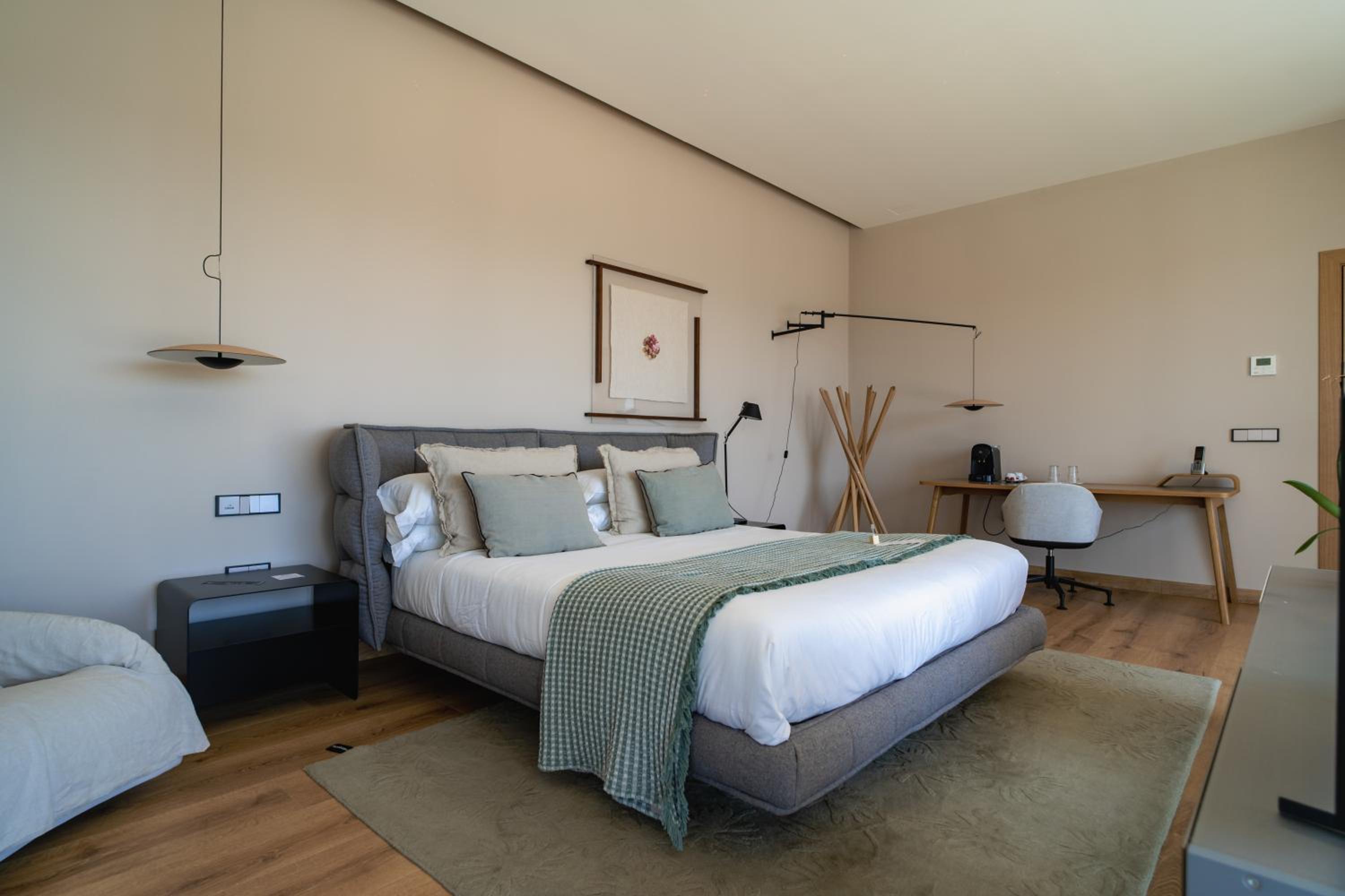 Executive Suite - Photo 18