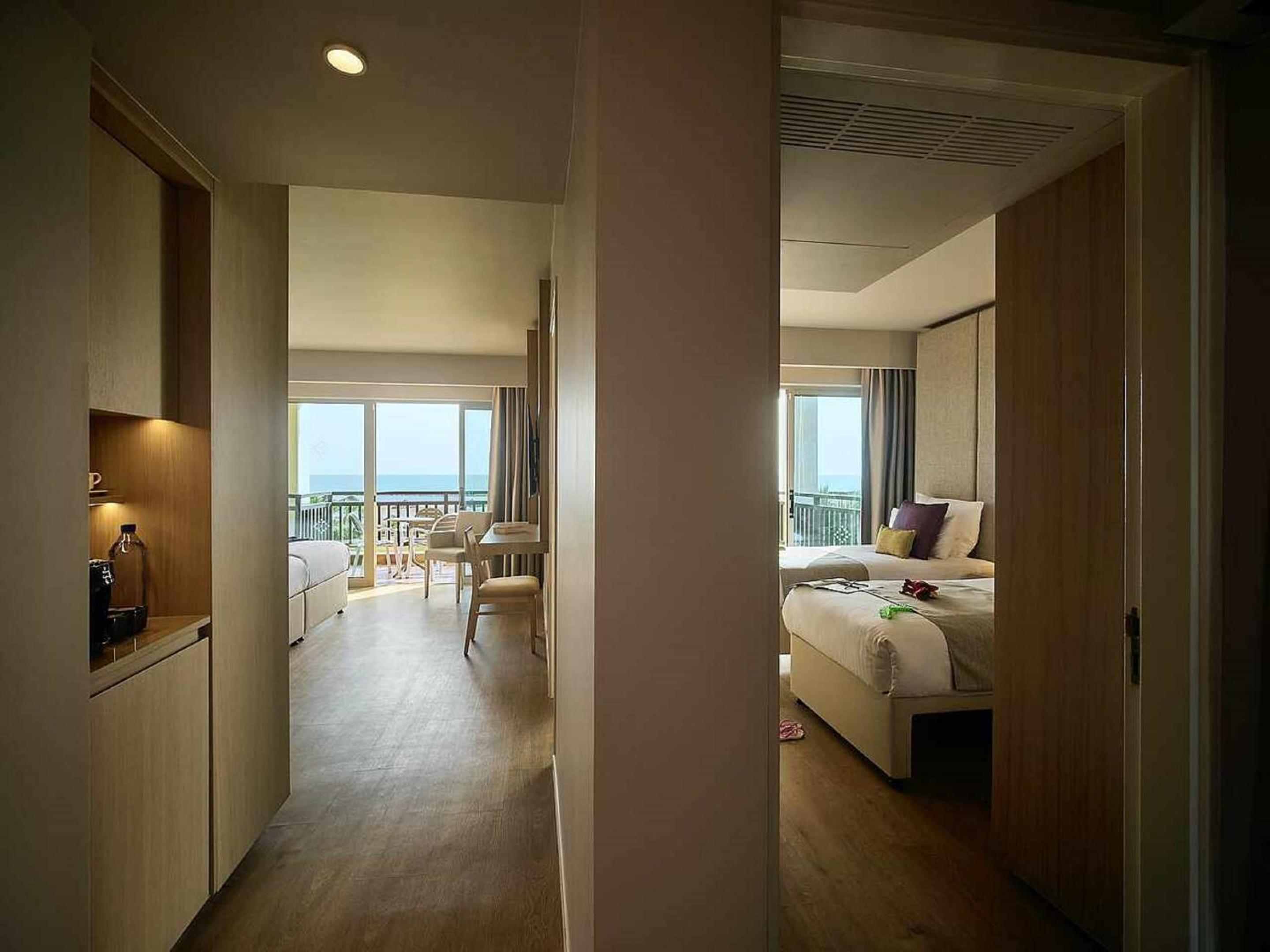 Family Room with Sea View photo 3