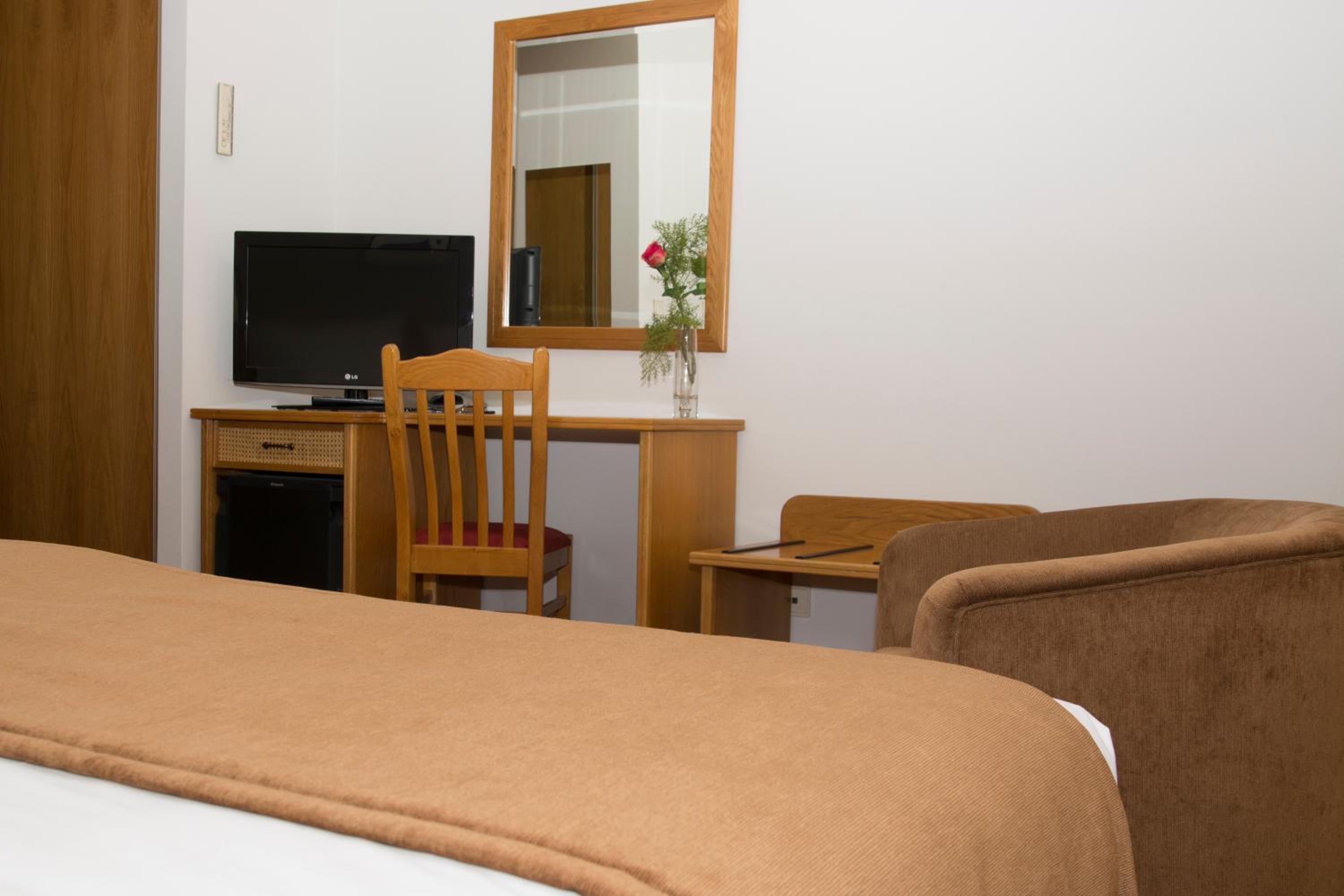 Double or Twin Room - Photo 4