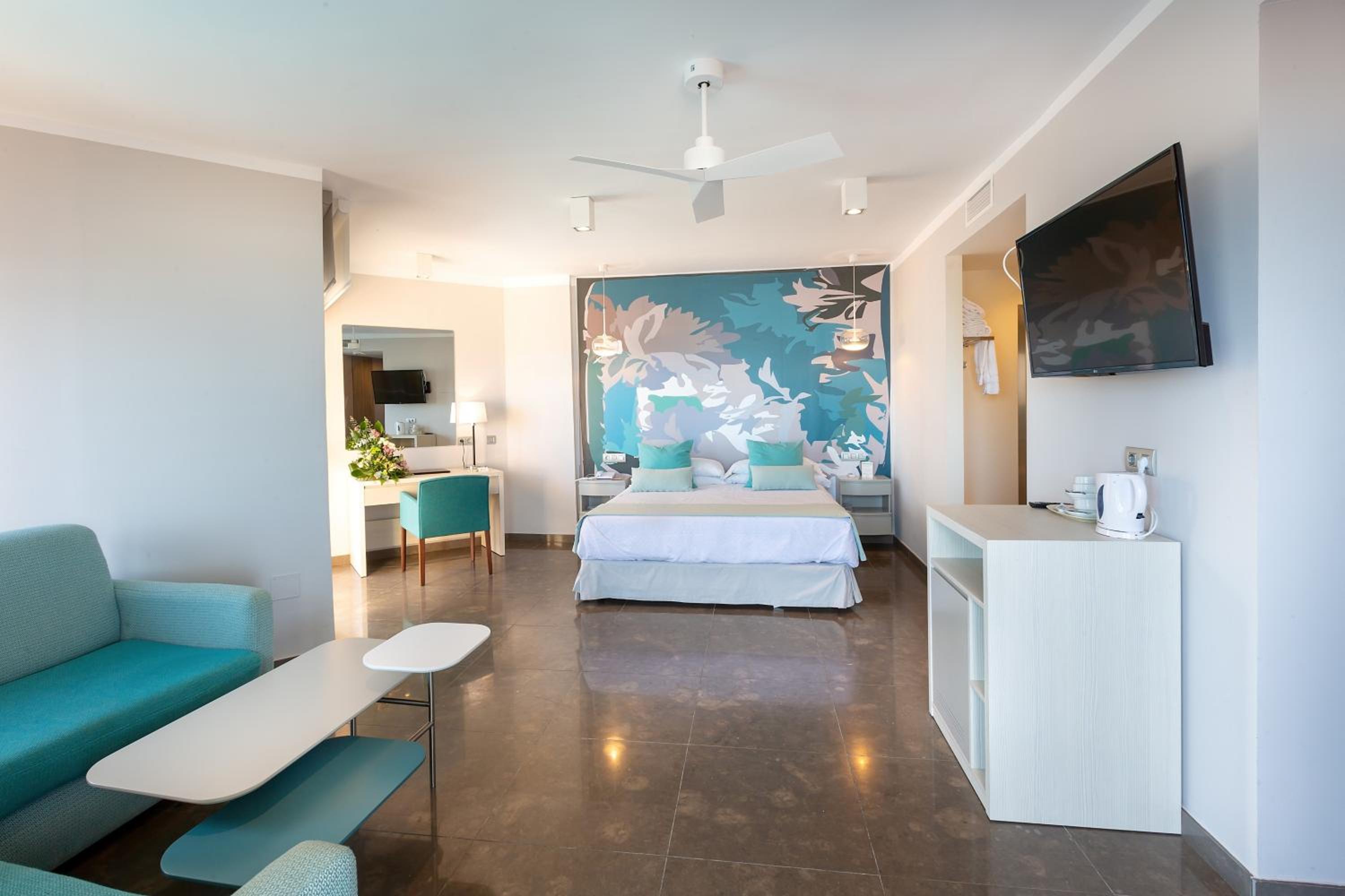 Junior Suite with Frontal Sea View - Photo 1