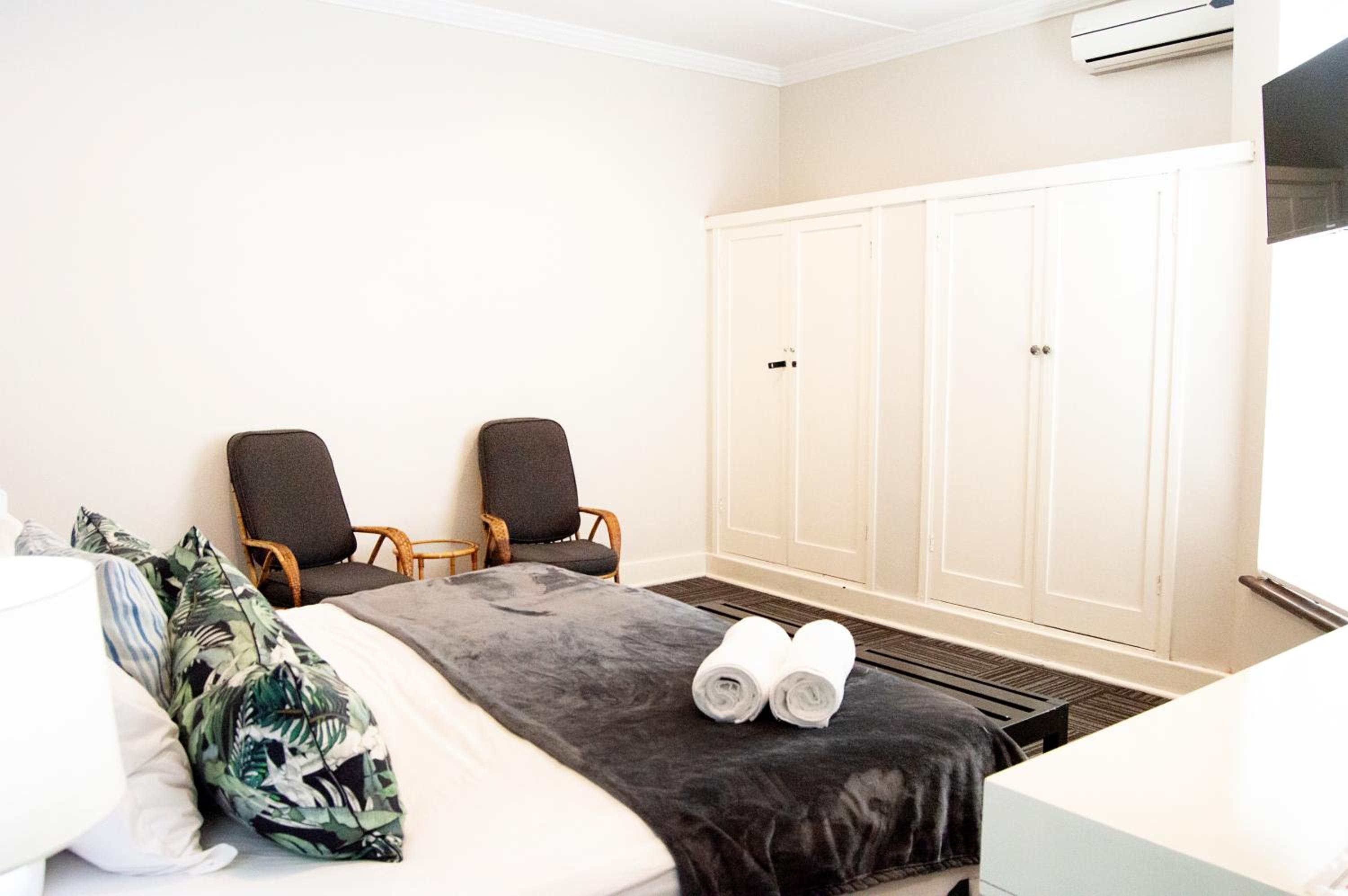 Deluxe King Suite photo 1