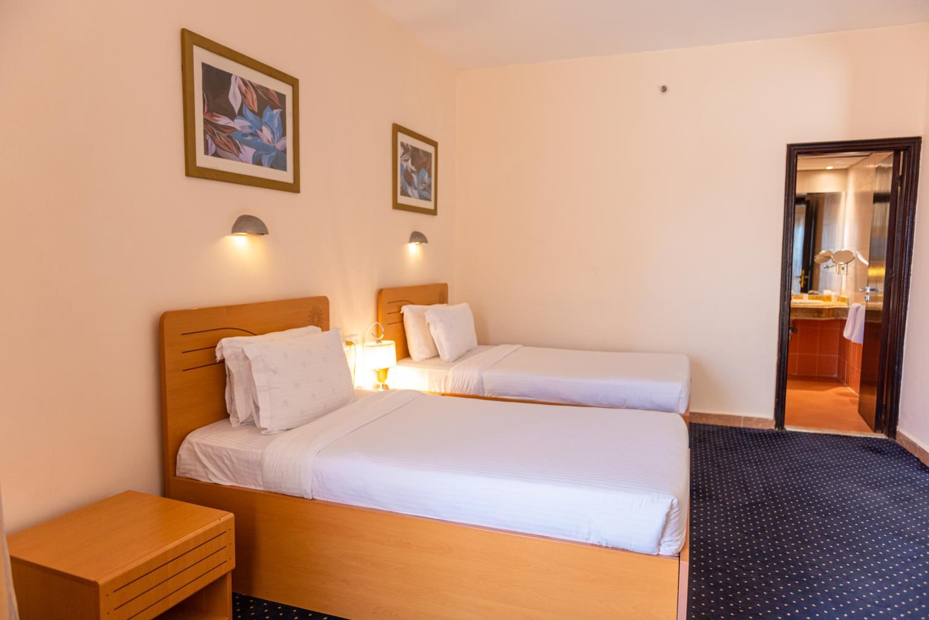 Junior Suite with Pool View photo 2