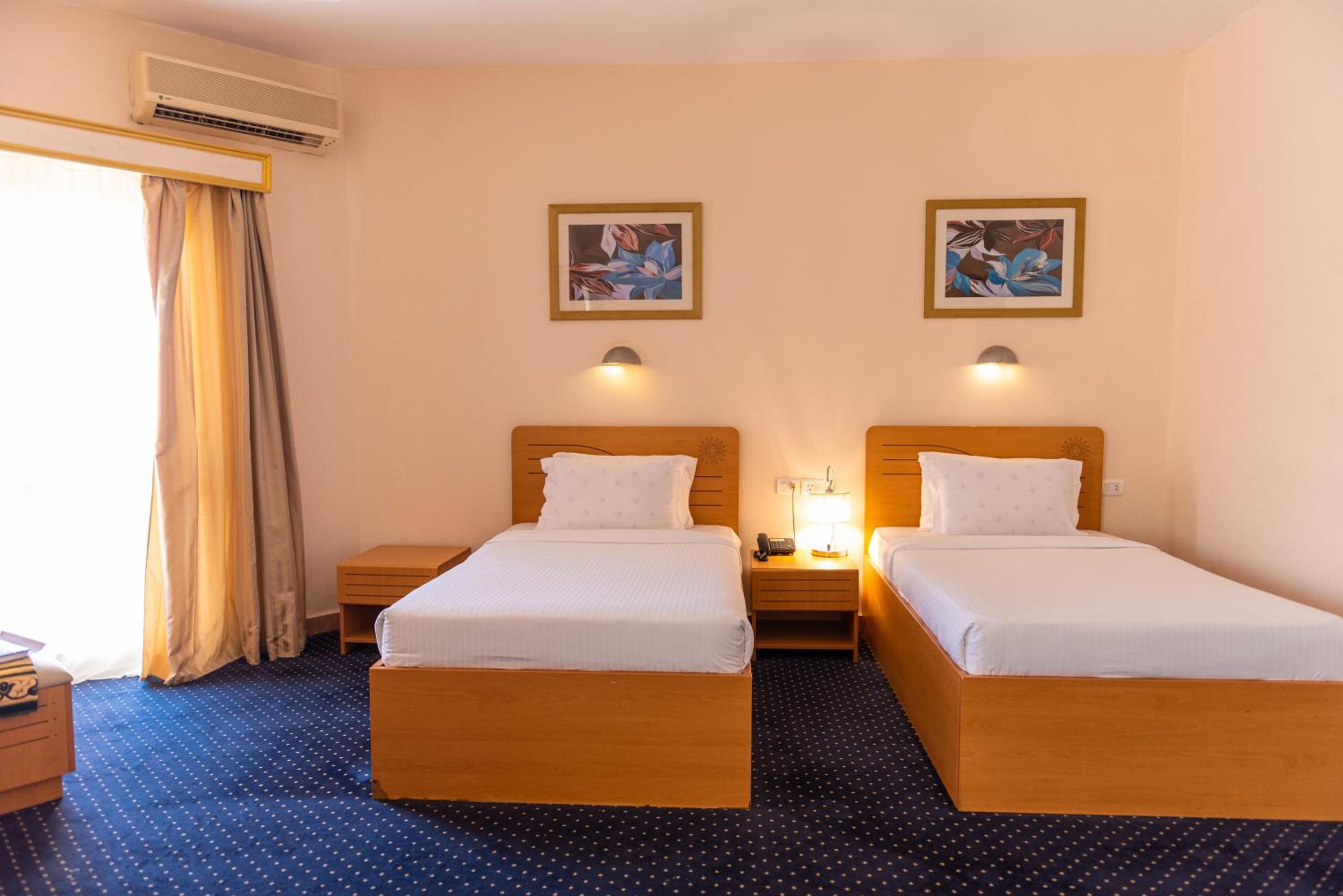 Junior Suite with Pool View photo 3