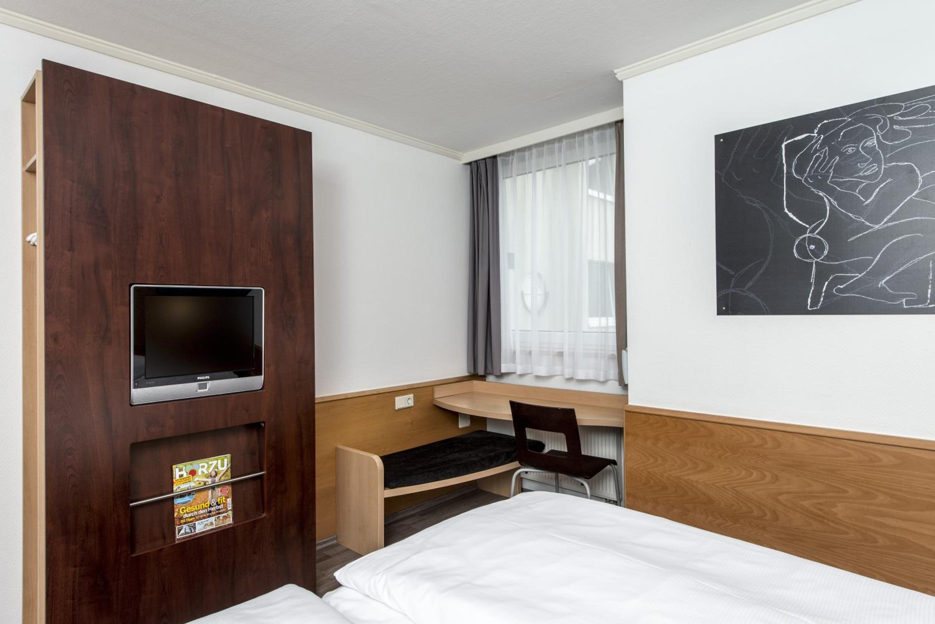 Two Adjacent Double Rooms (non connecting) photo 1