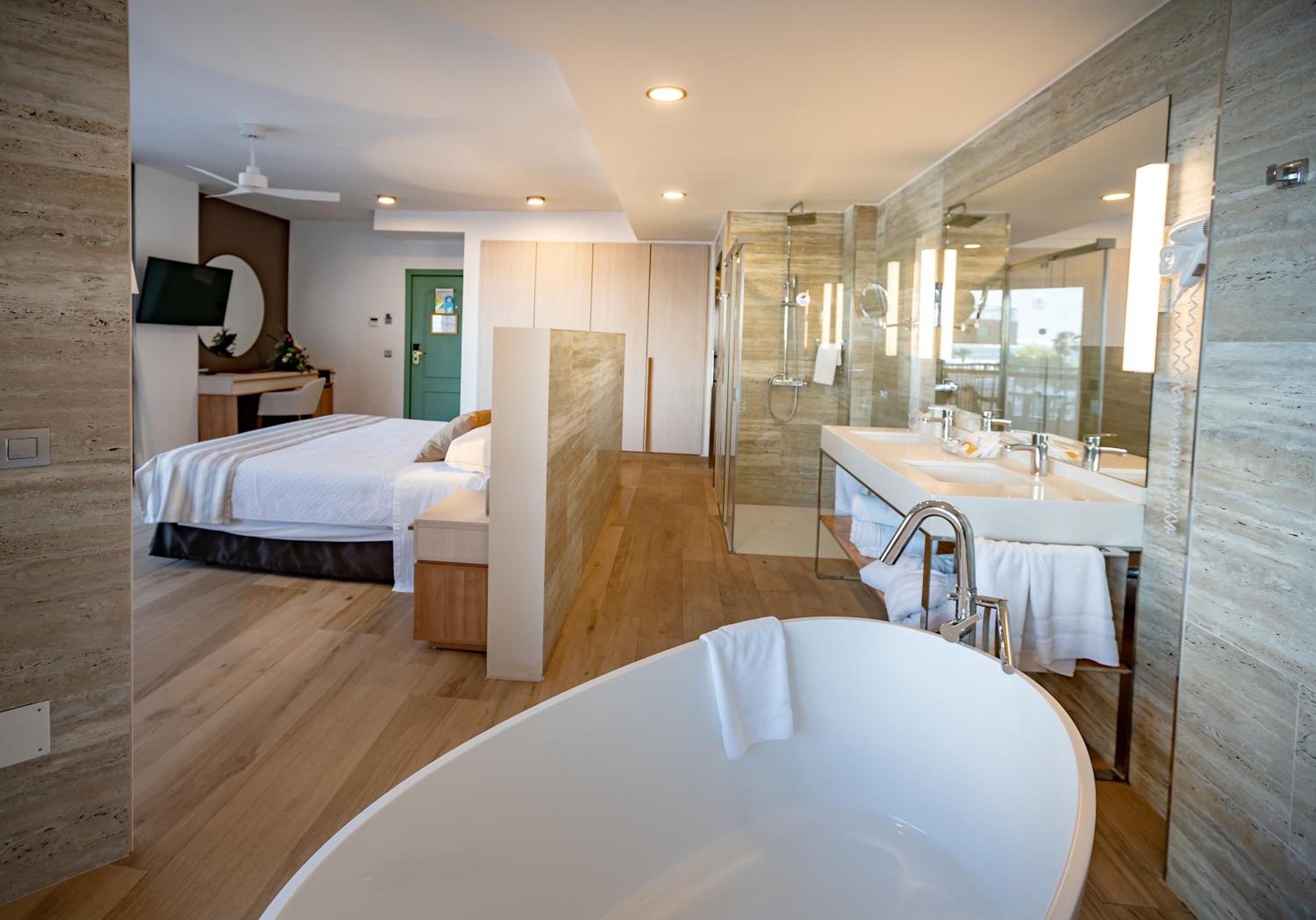 Junior Suite with Frontal Sea View - Photo 7