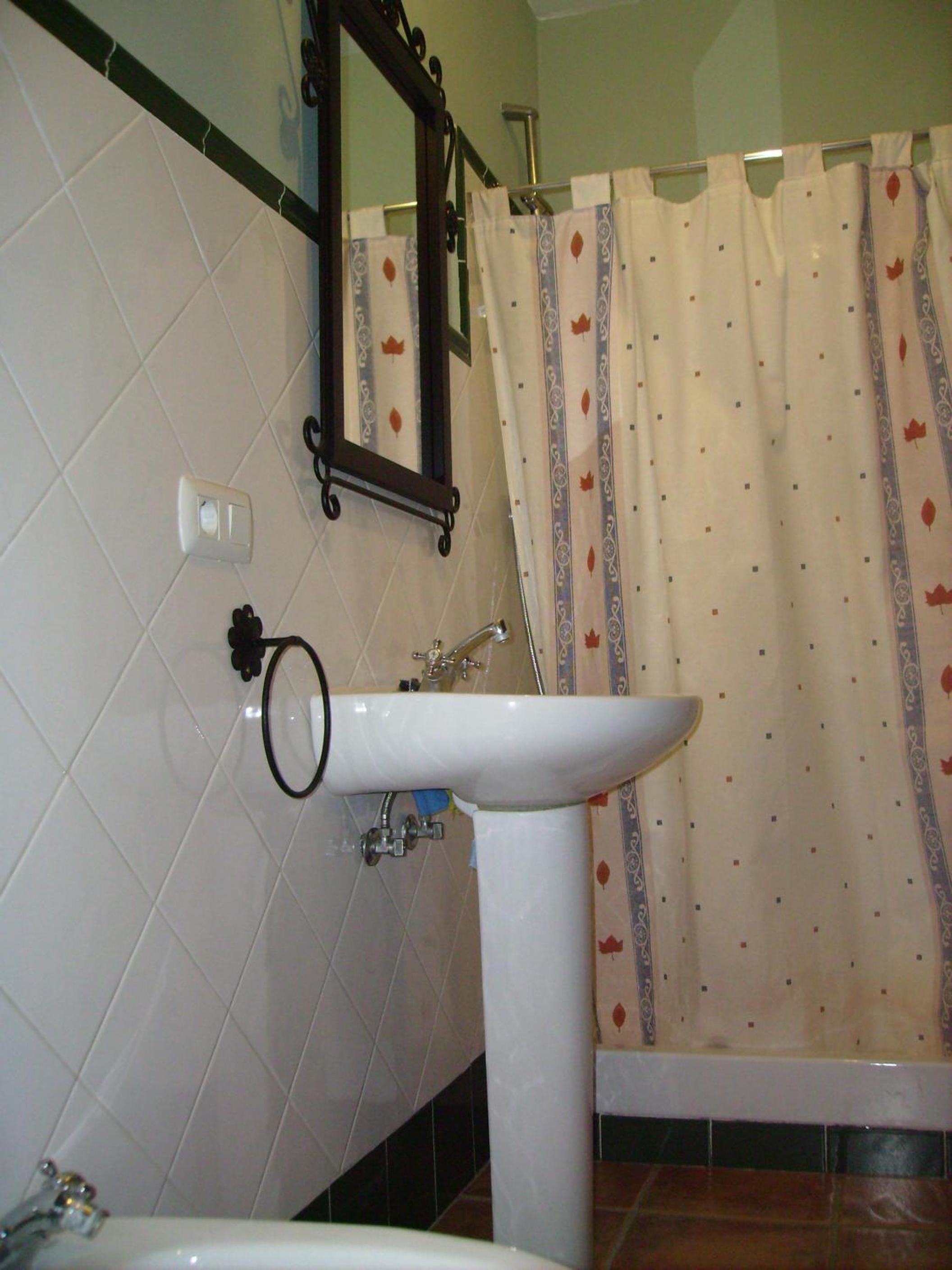 Two-Bedroom Apartment (4 Adults) - Photo 8