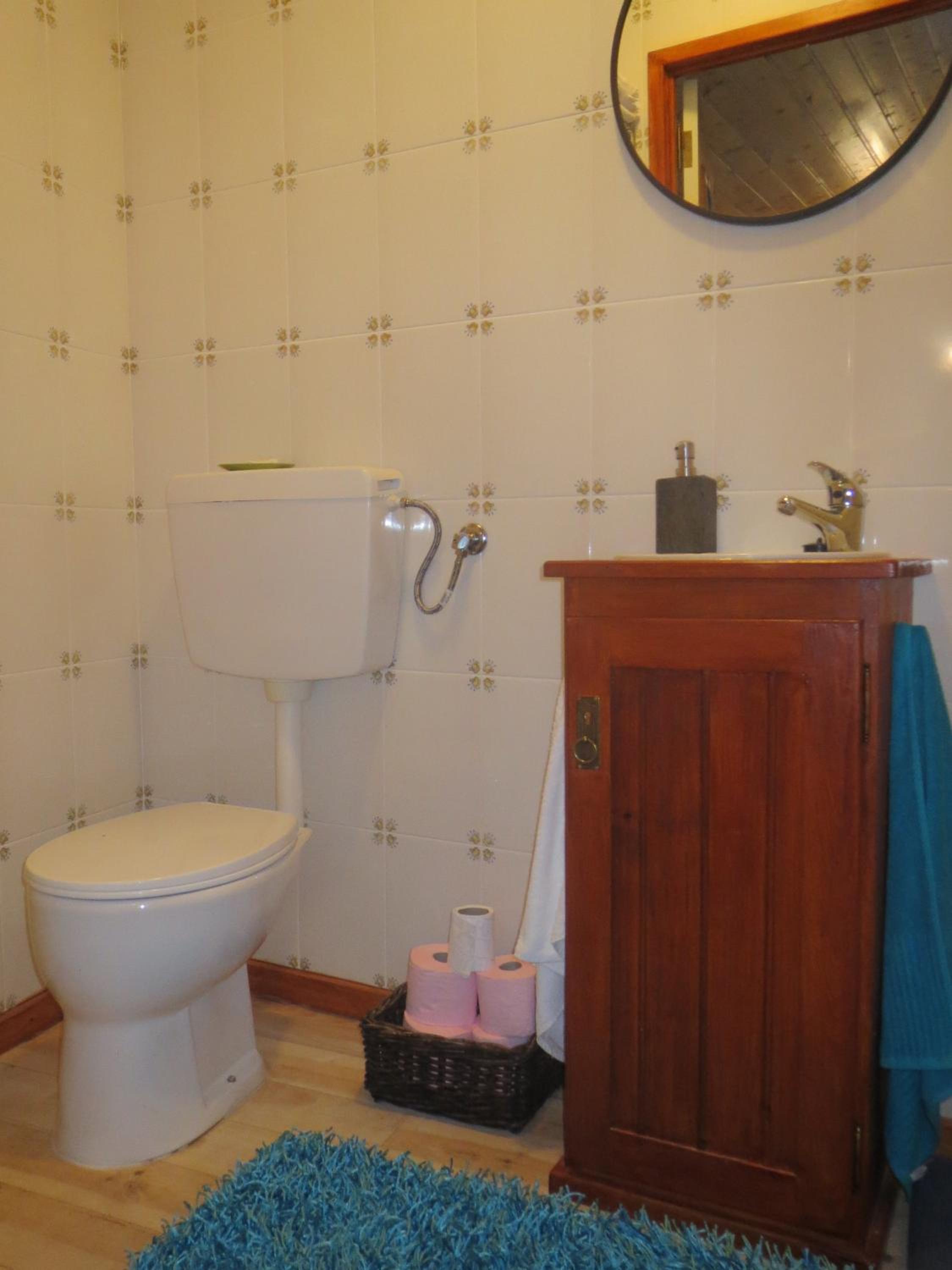 One-Bedroom House - Photo 2