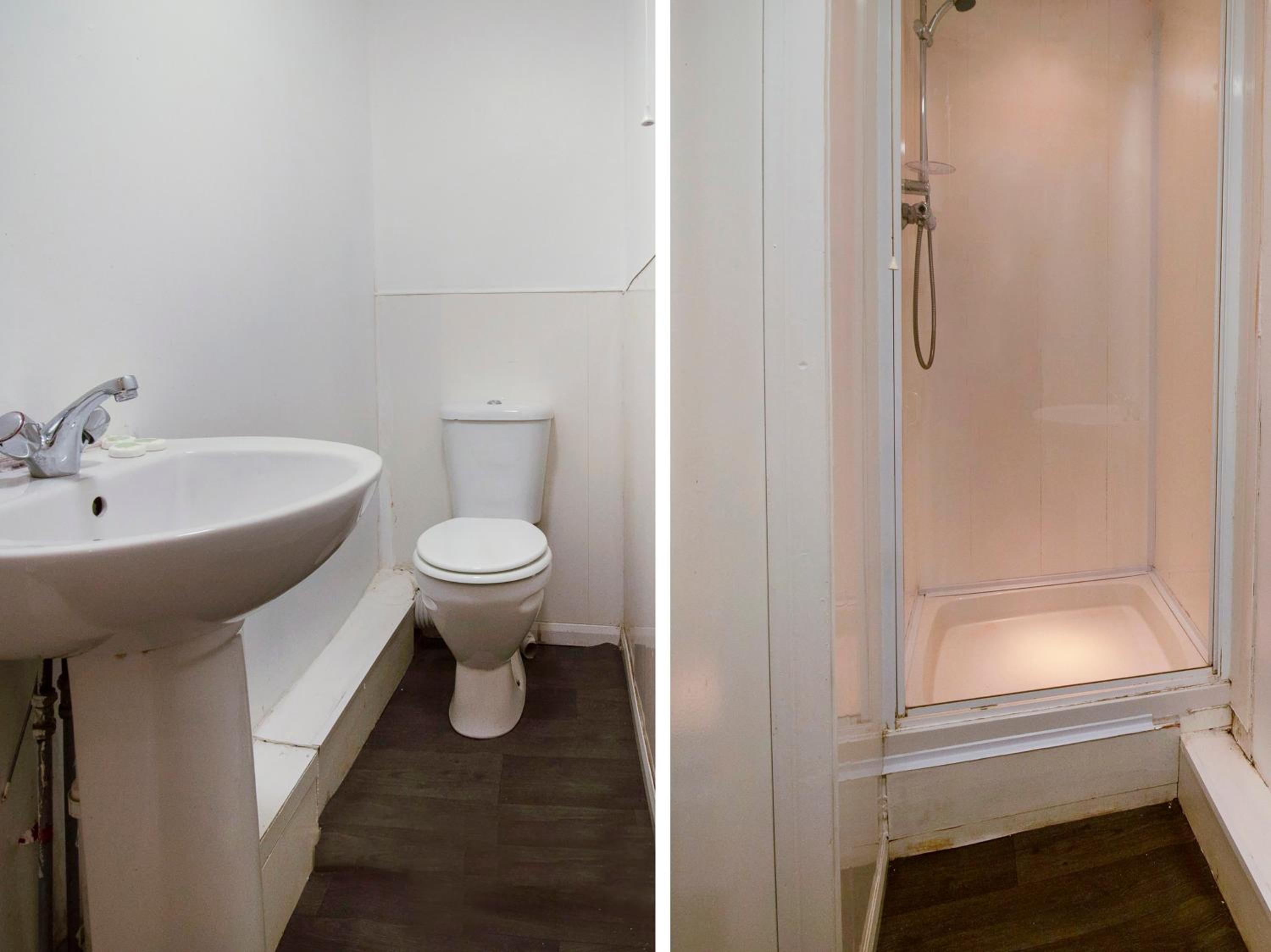 Standard Twin Room with Shared Bathroom photo 3