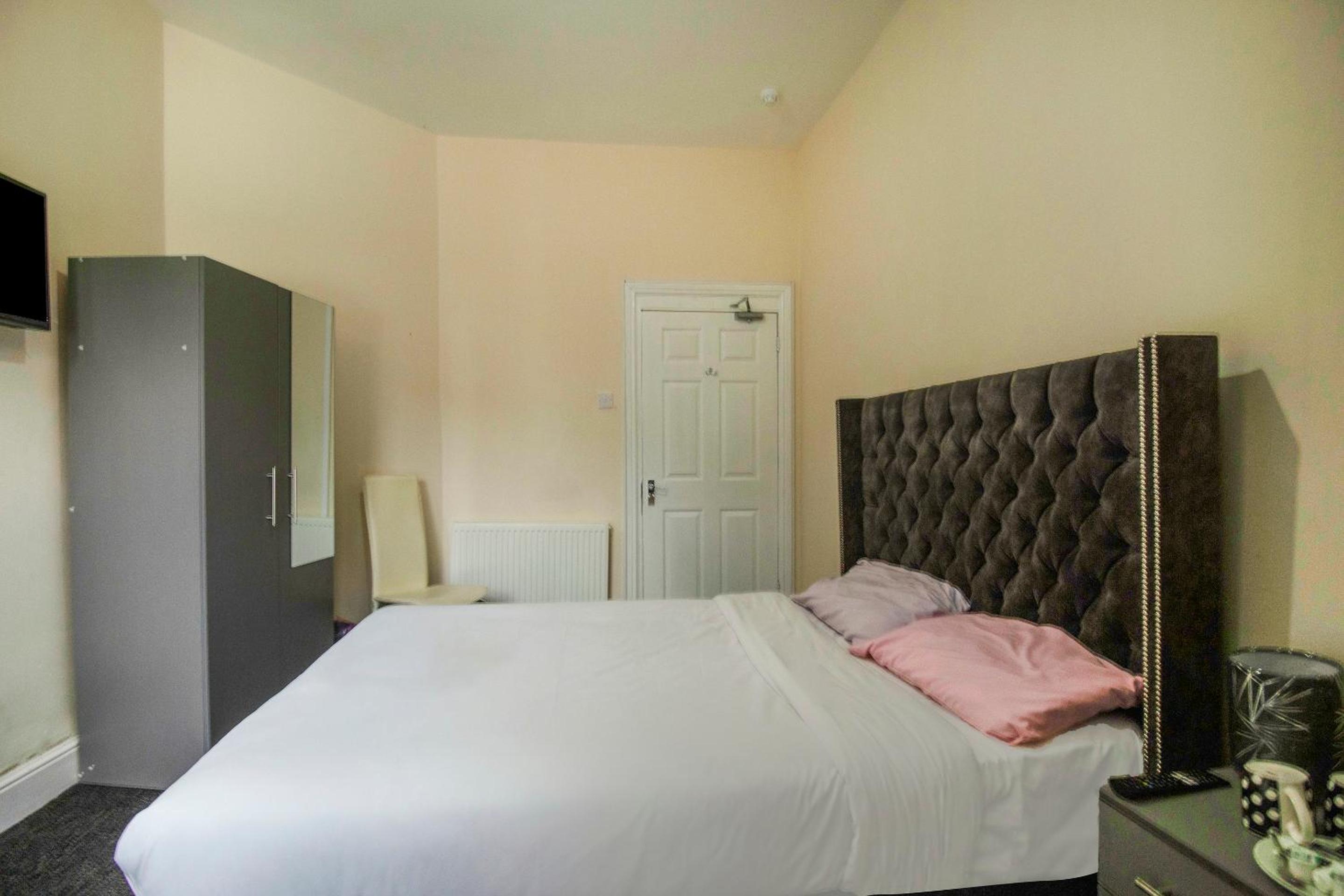 Standard Single Room with Shared Bathroom photo 3