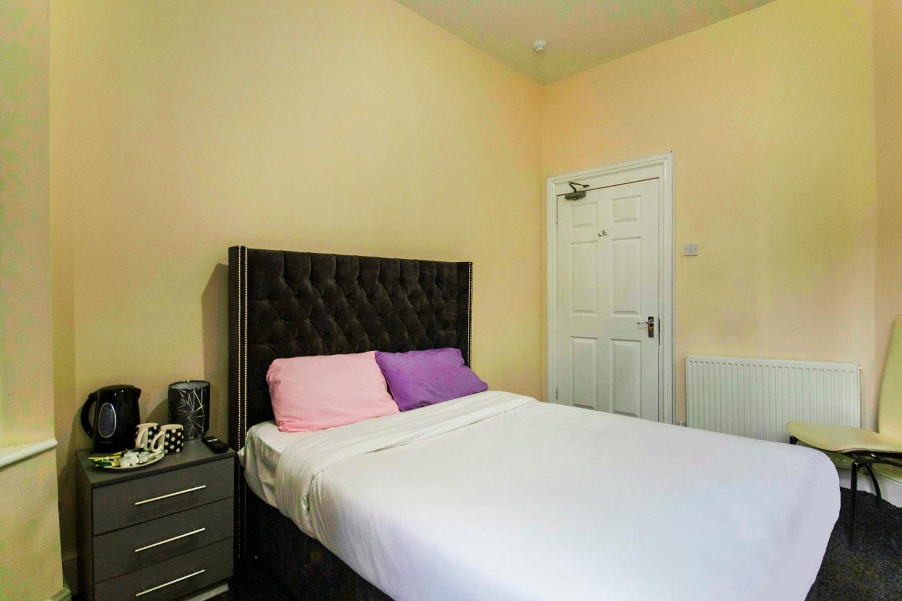 Standard Single Room with Shared Bathroom photo 2