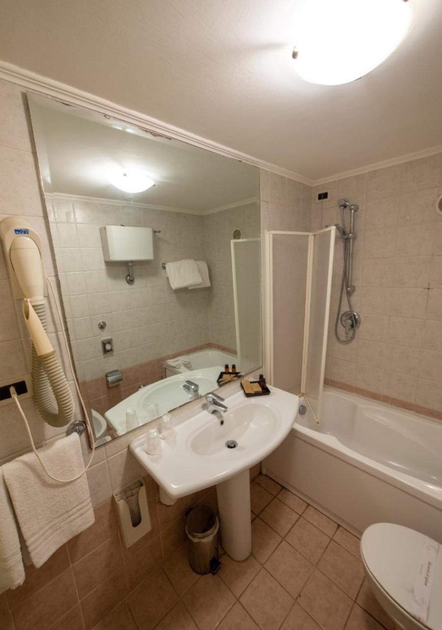 Classic Double or Twin Room - Photo 3