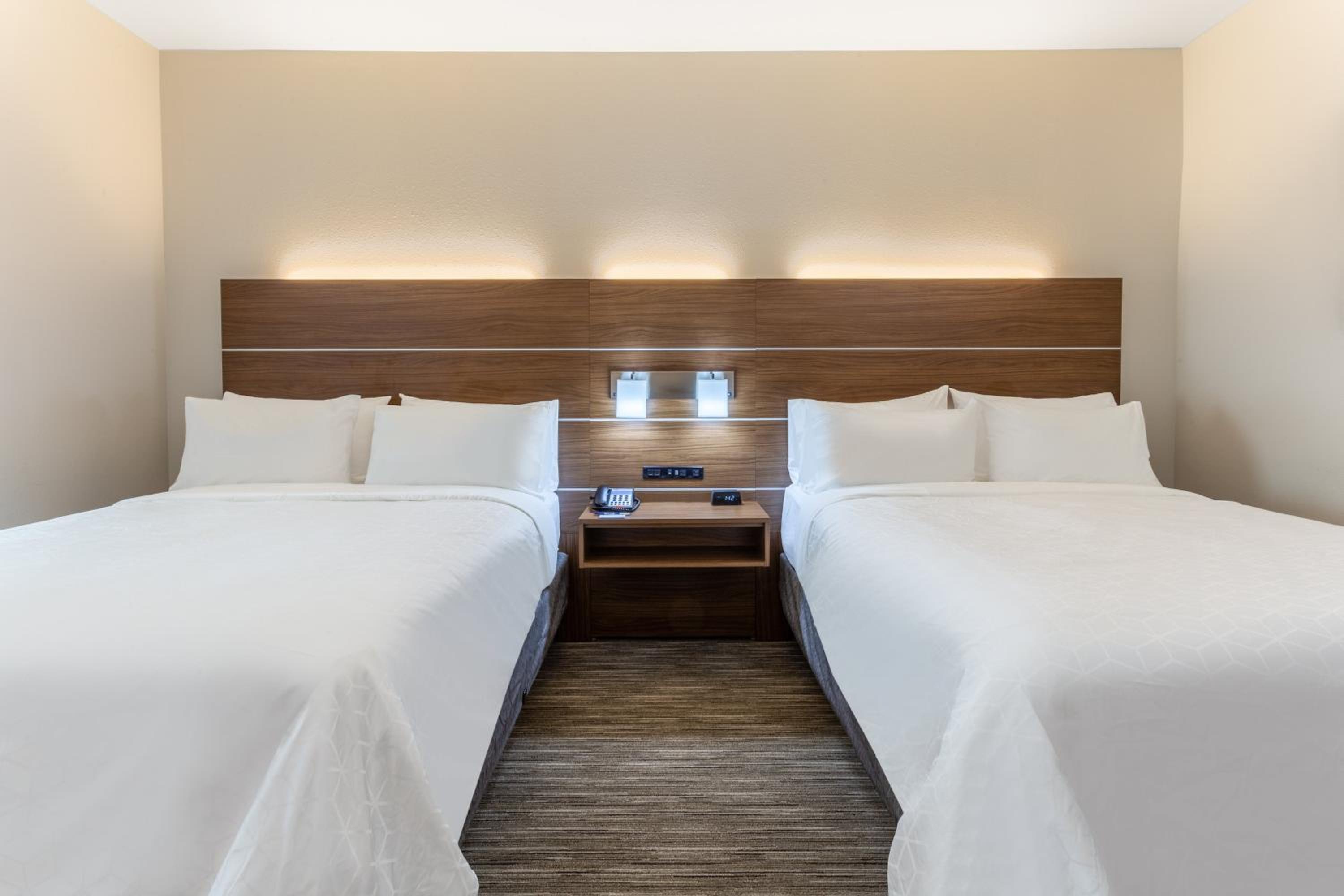 Queen Suite with Two Queen Beds and Additional Living Area - Photo 4
