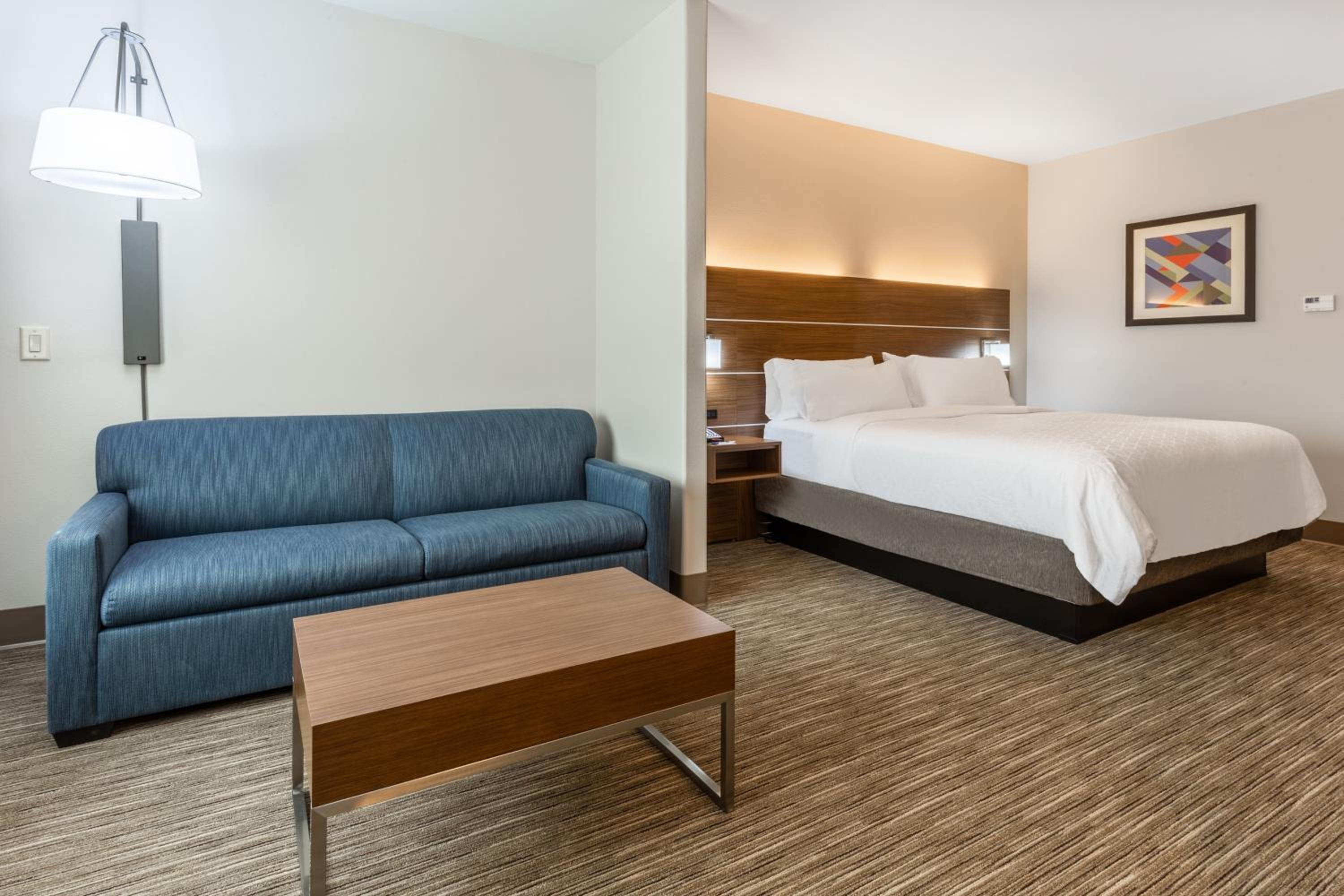 King Suite with Sofa Bed - Non-Smoking - Photo 5