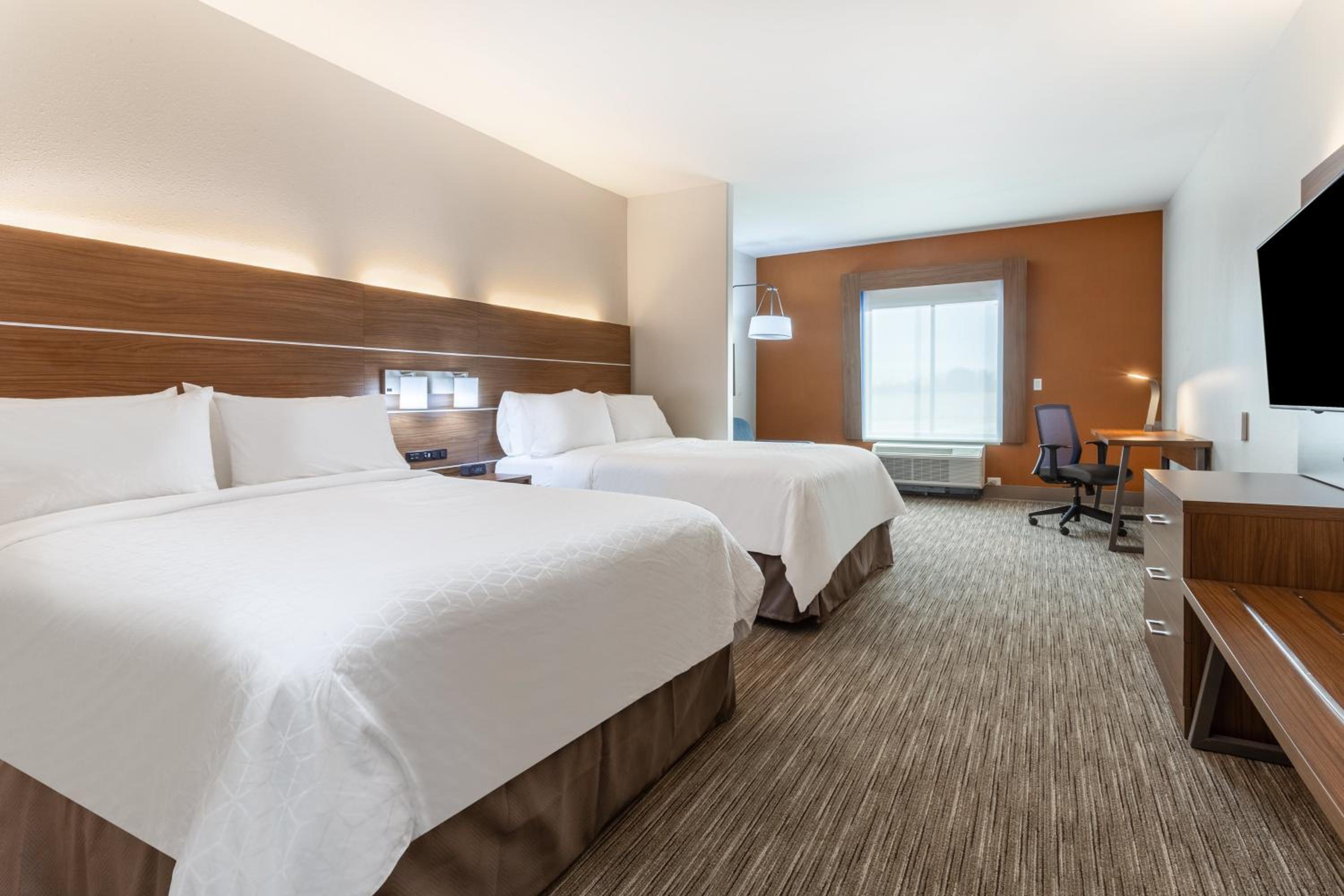 Queen Suite with Two Queen Beds and Mobility Accessible Tub - Non-Smoking - Photo 1