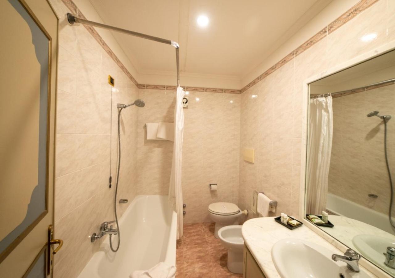 Classic Double or Twin Room - Photo 4