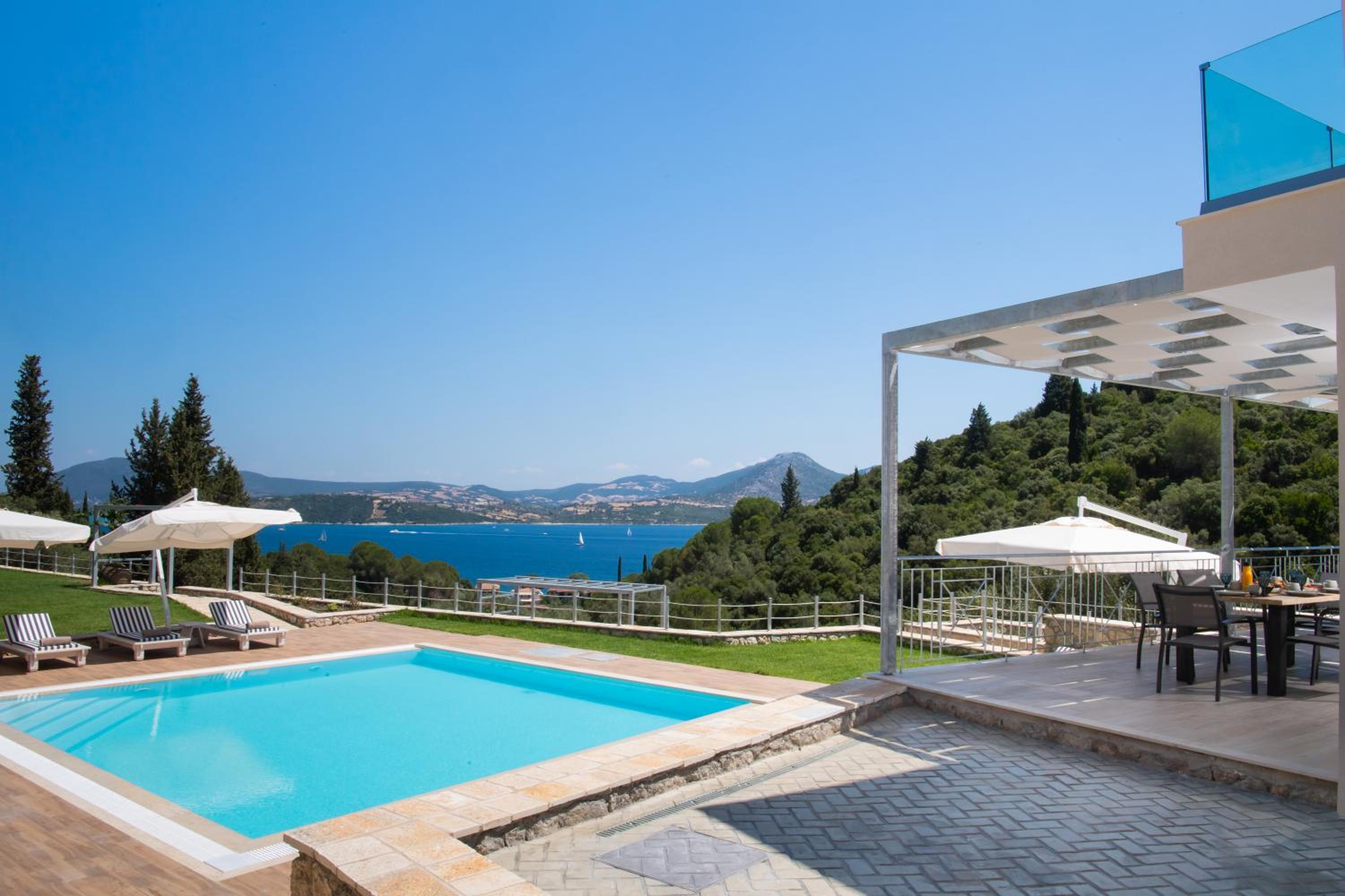 Three-Bedroom Villa photo 2