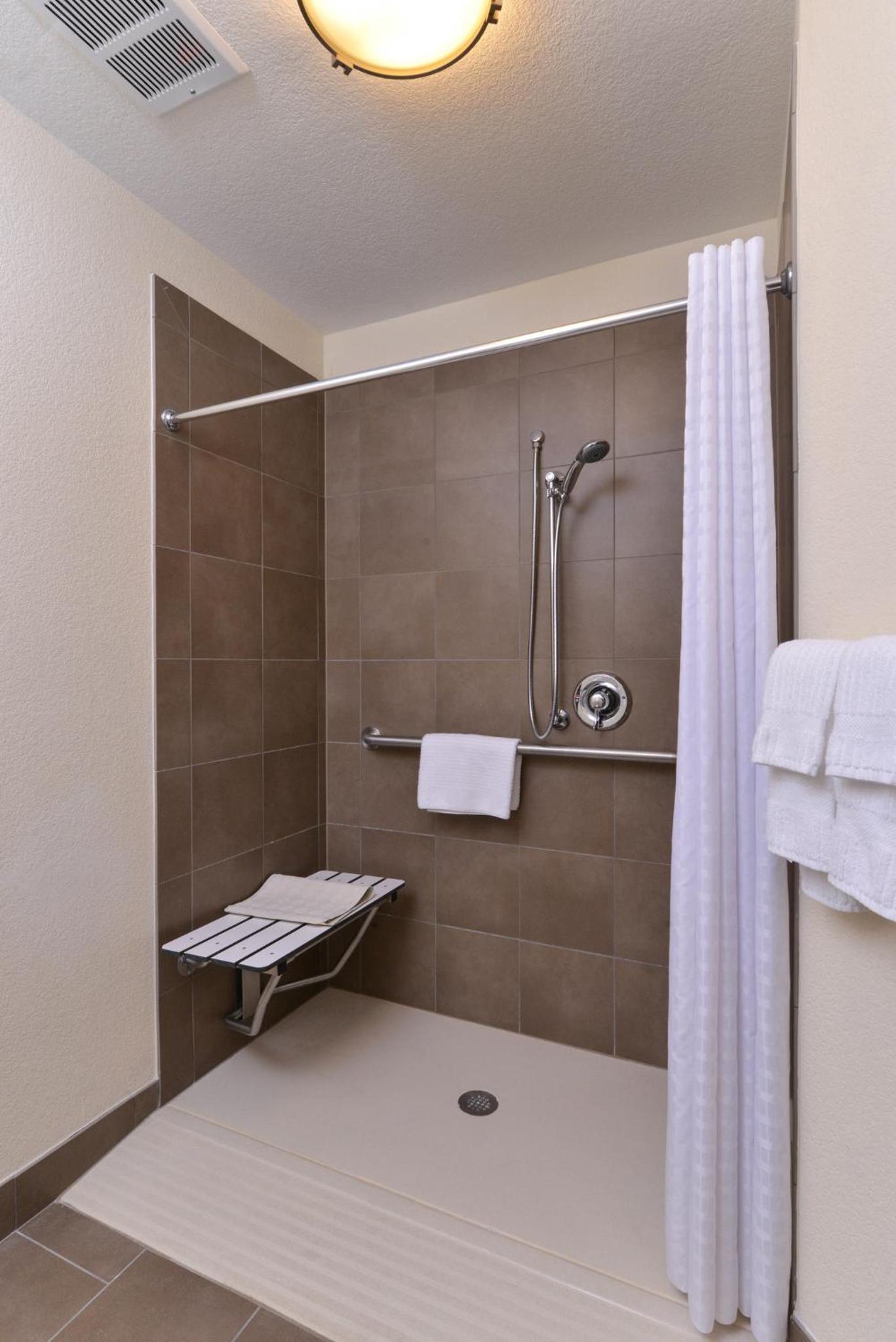 Queen Room - Disability Access Tub/ Non-Smoking photo 2