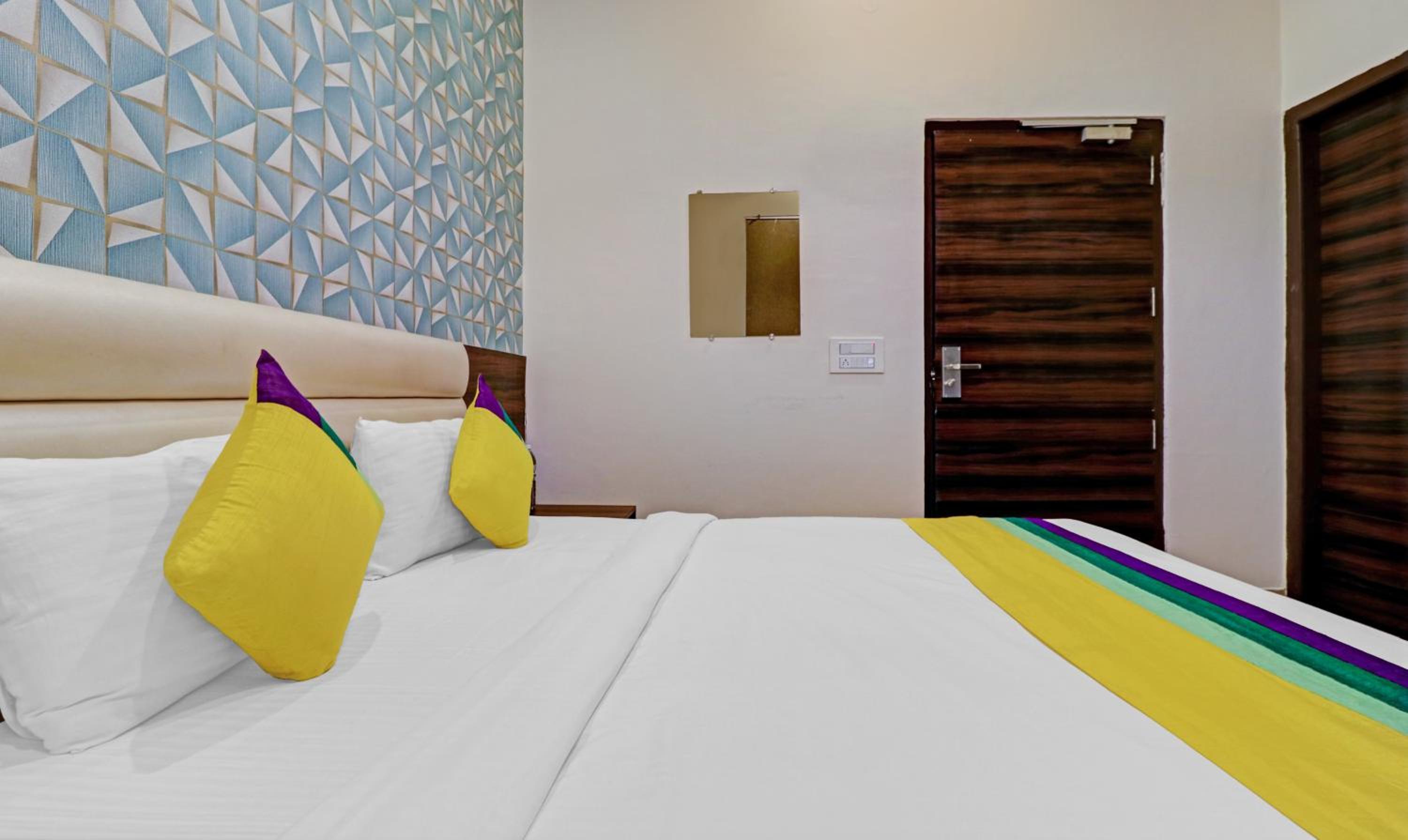 Economy Room - Photo 6