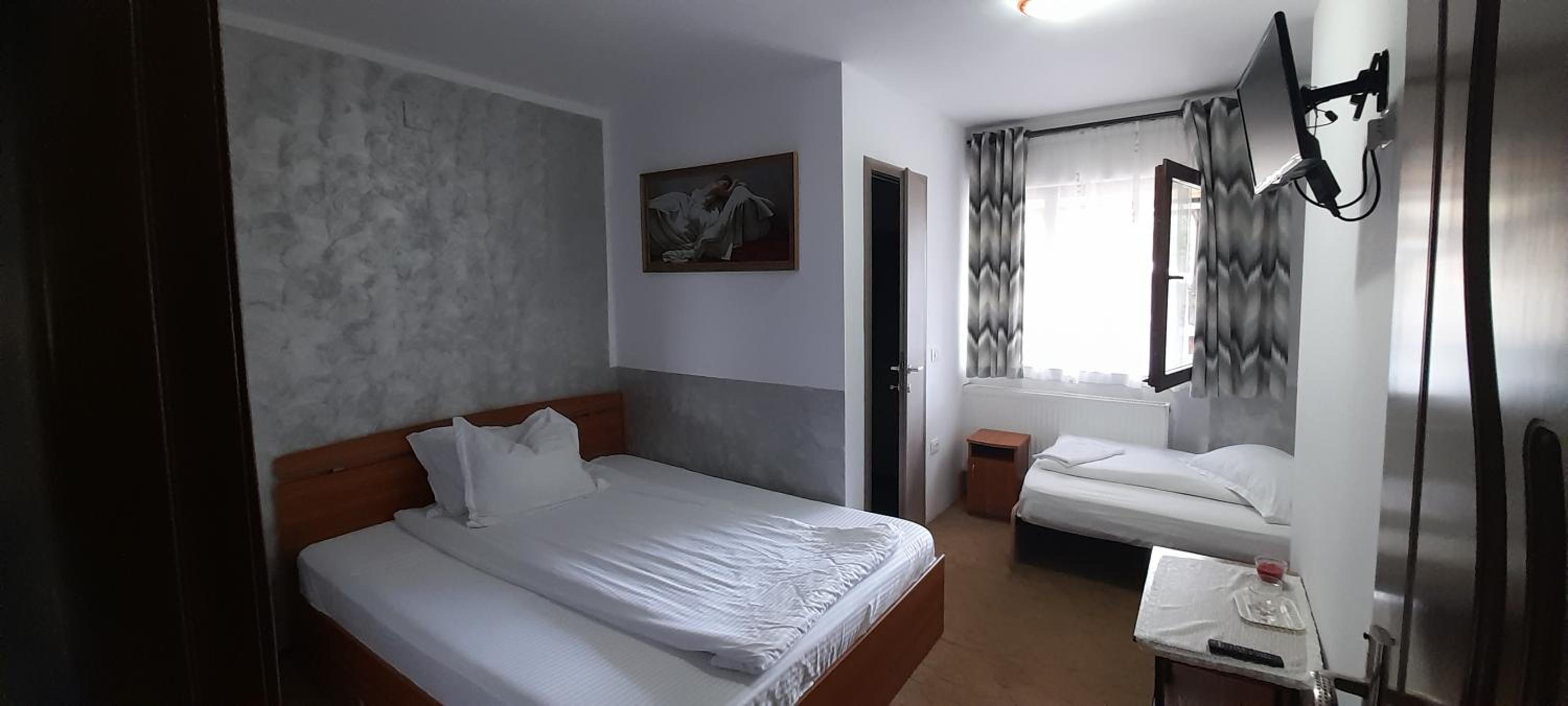 Triple Room with Private Bathroom - Photo 3