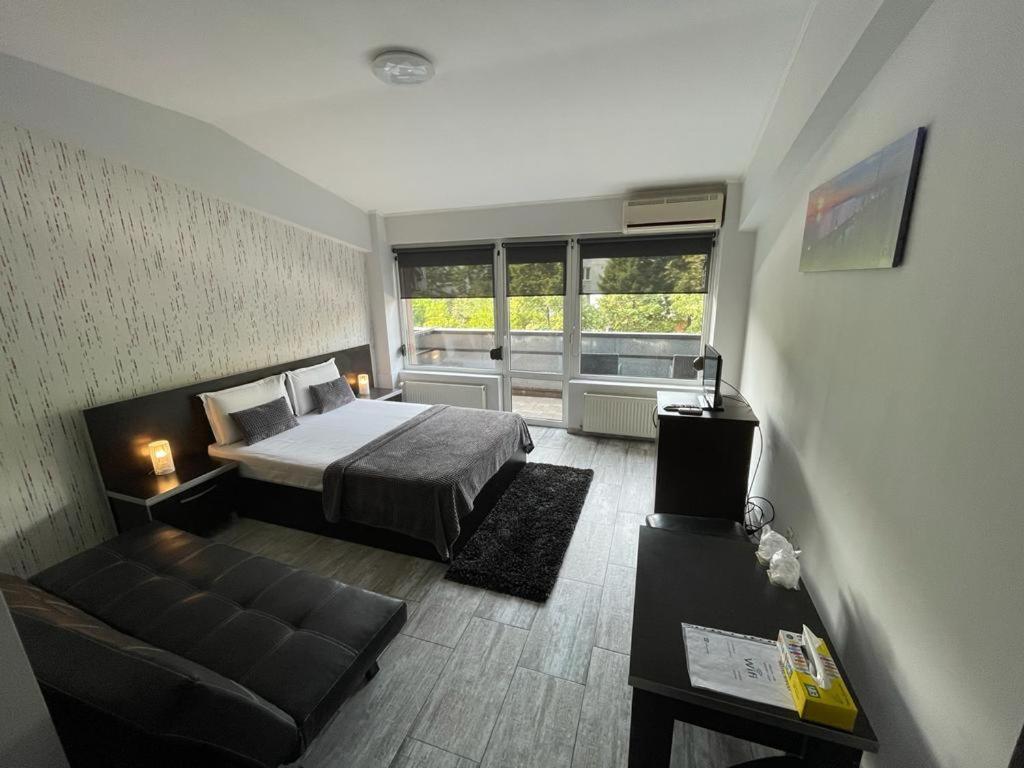 Double Room with Private Bathroom - Photo 7