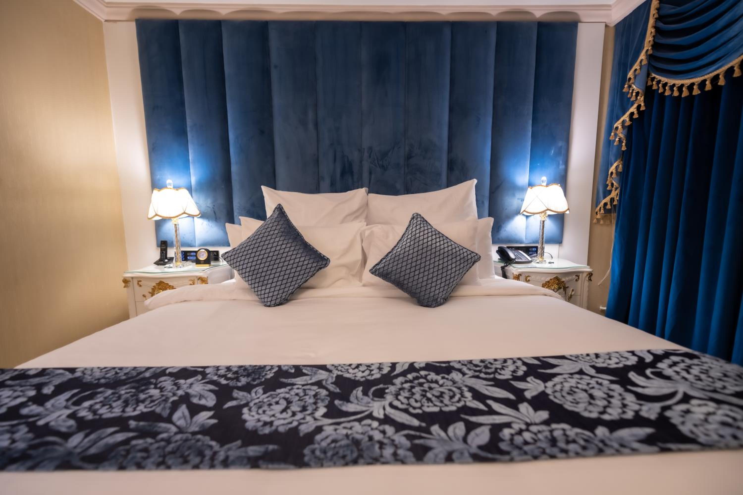 Standard King Room - Photo 4