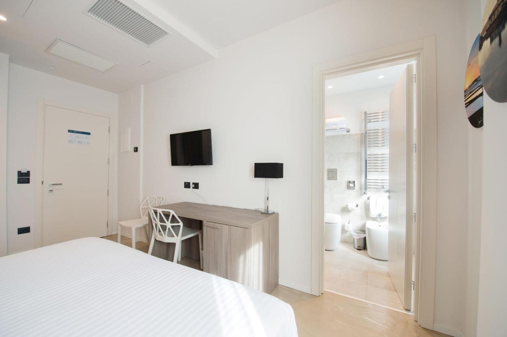 Standard Double or Twin Room photo 3