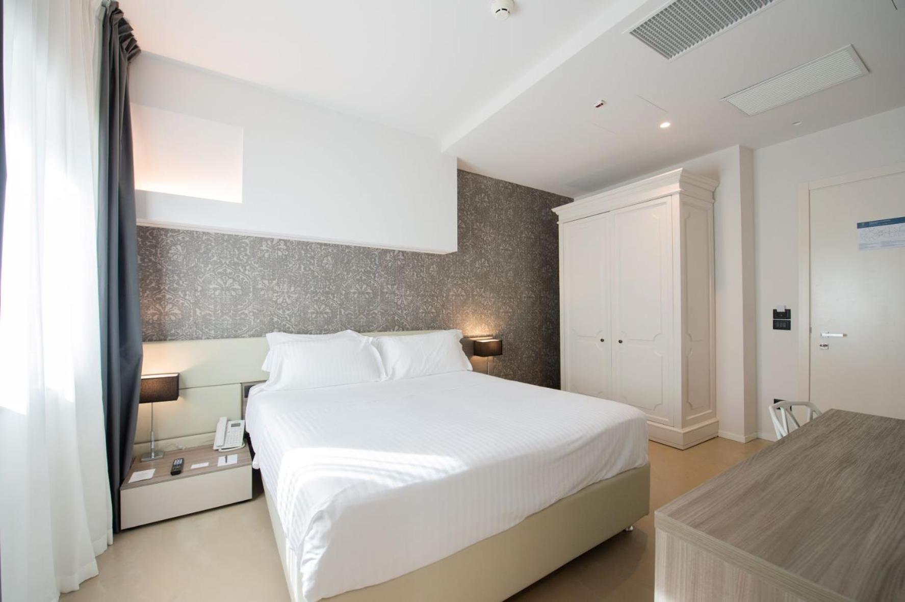 Standard Double or Twin Room photo 2