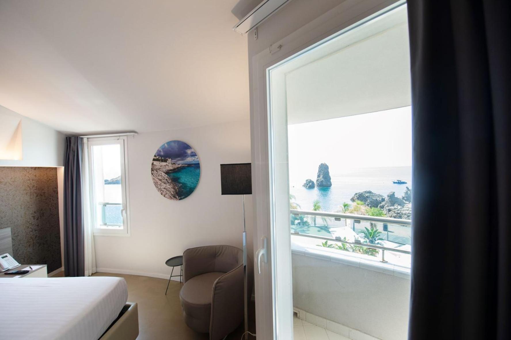 Superior Double or Twin Room with Sea View photo 3