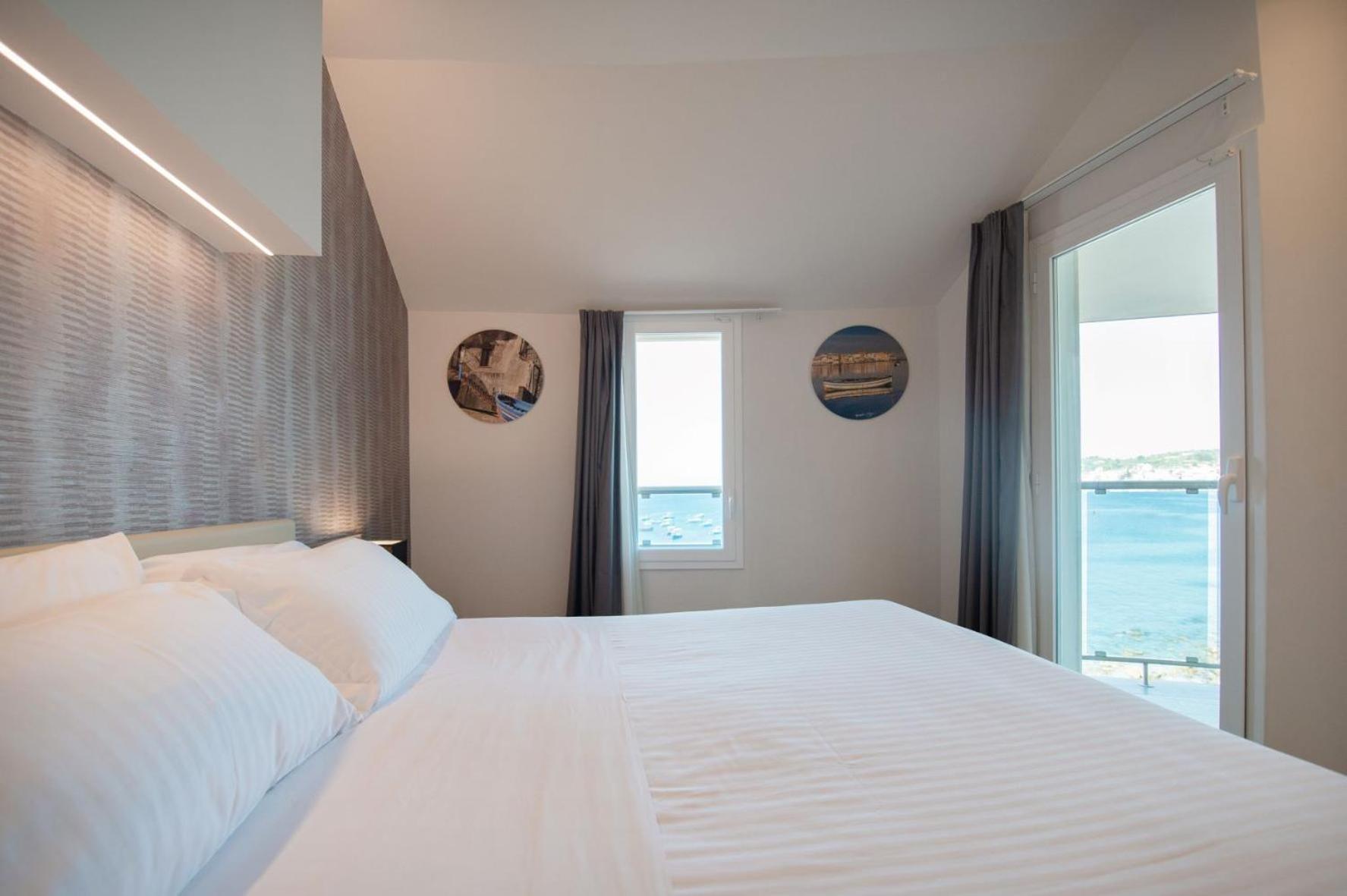 Superior Double or Twin Room with Sea View photo 2