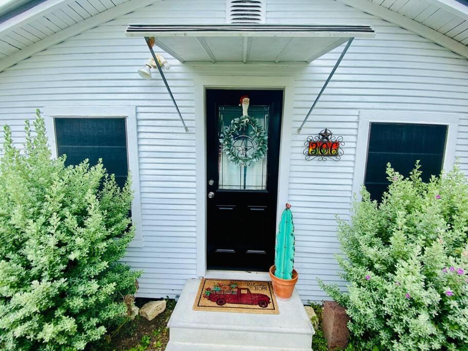 One-Bedroom House - Photo 22