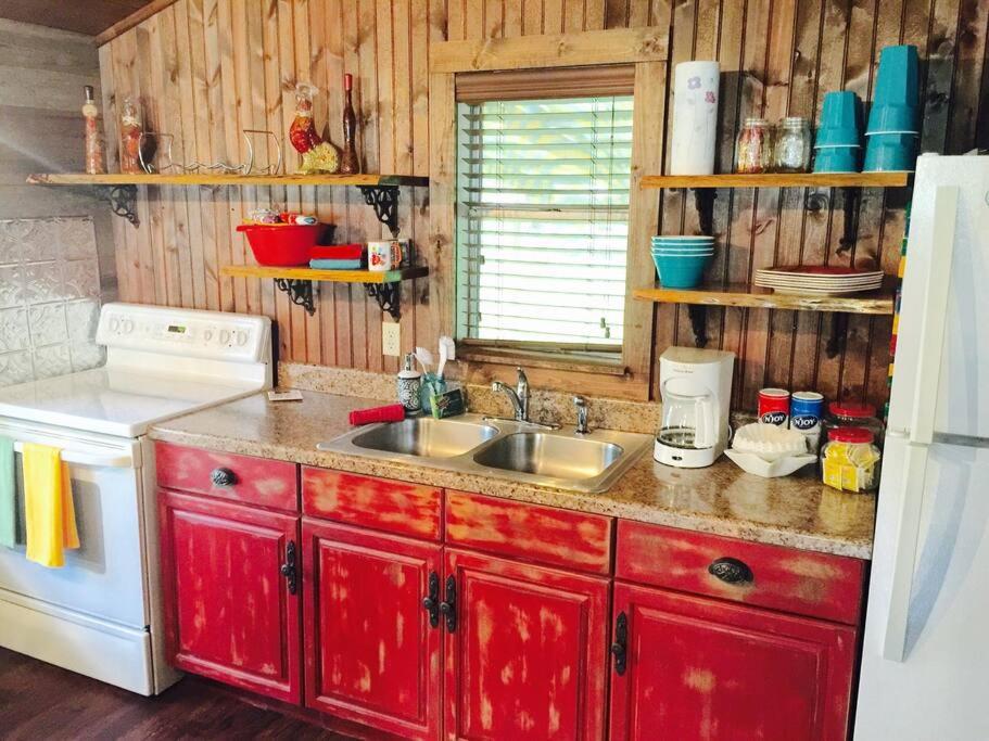 One-Bedroom House - Photo 25