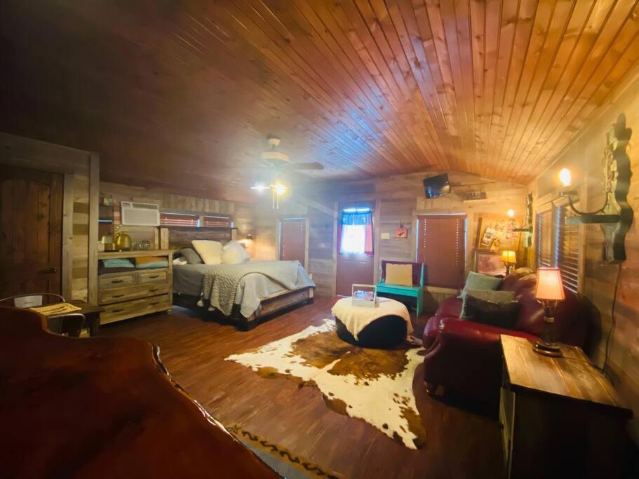 One-Bedroom House - Photo 11