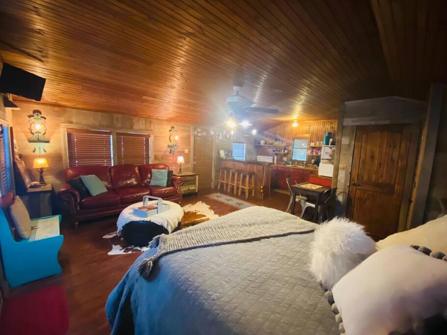 One-Bedroom House - Photo 5